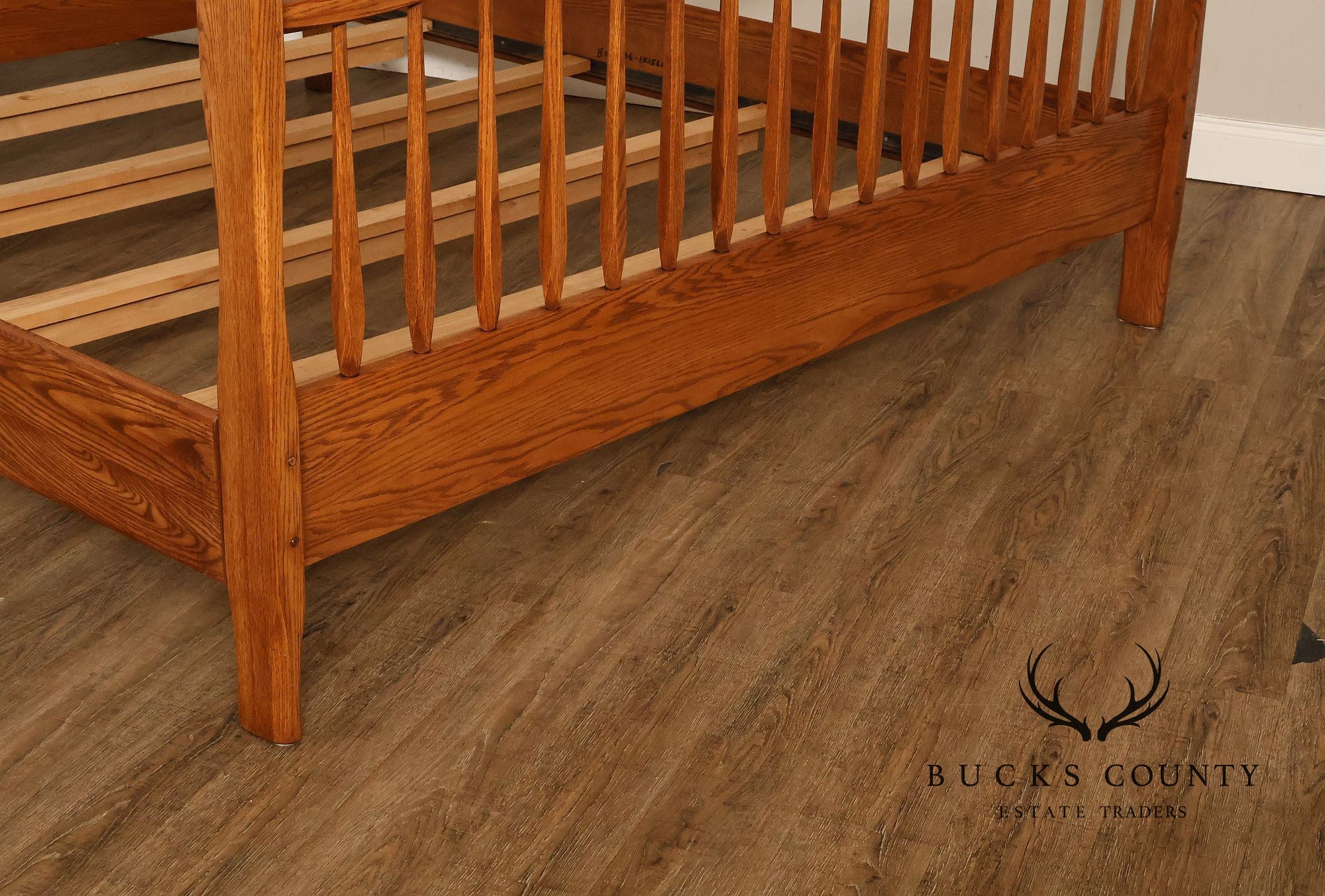 Hunt Country Furniture Windsor Style Oak King Size Bed