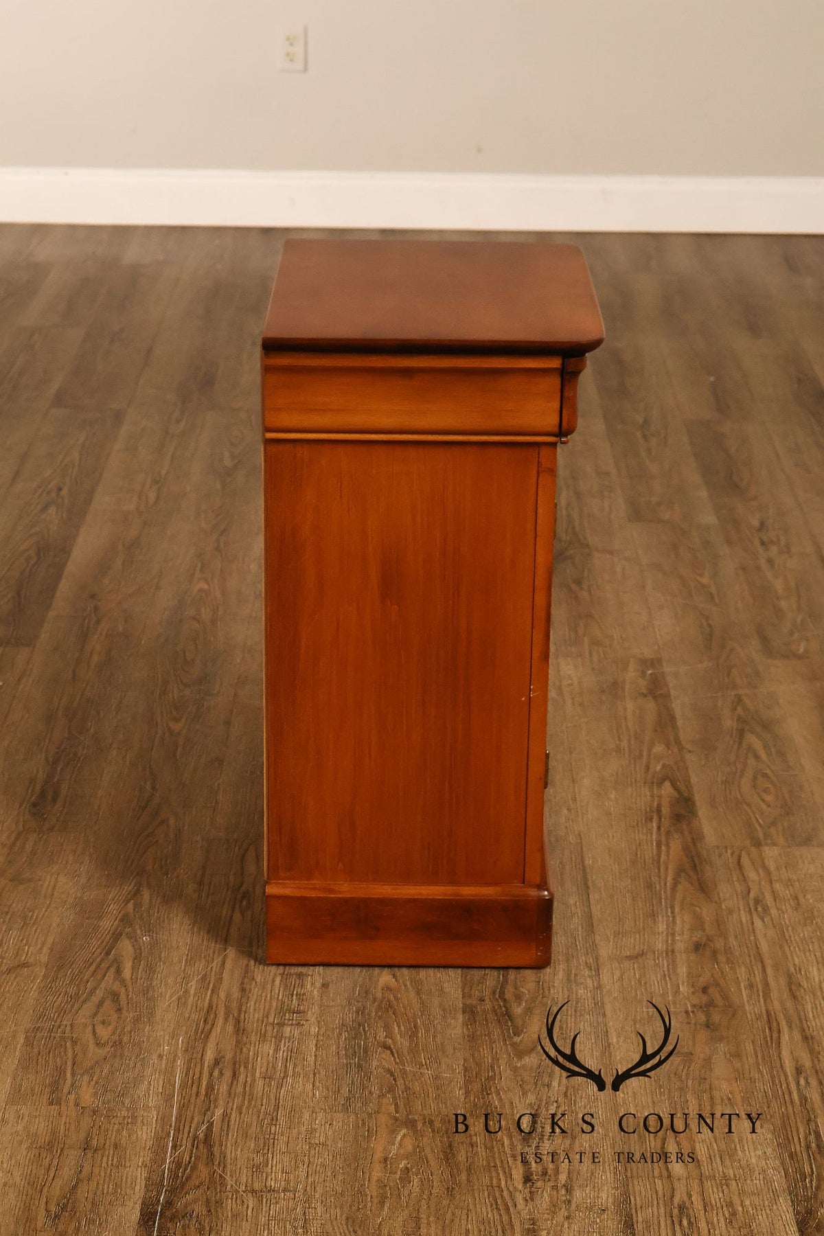 HPL Shermag Louis Philippe Style Pair of Cabinet Nightstands