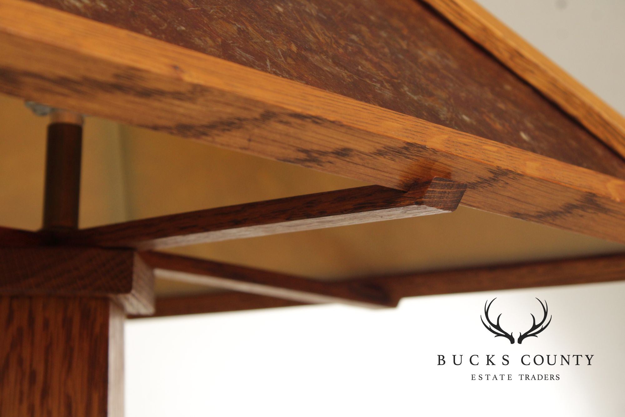 Mission Style Oak and Mica Table Lamp