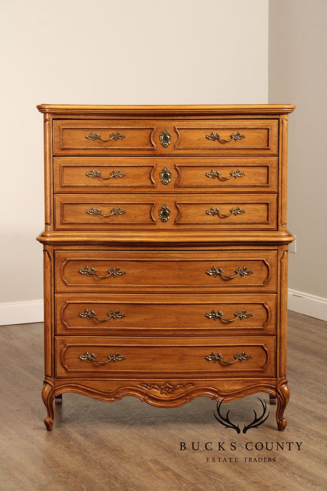 Thomasville 'Camille' French Provincial Style Chest on Chest