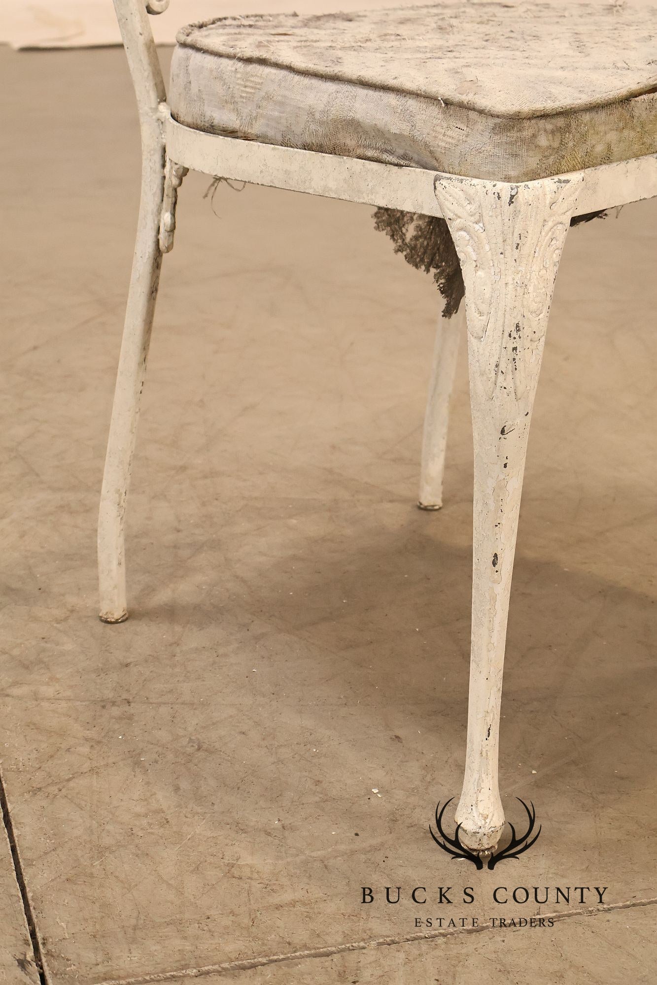 Vintage Cast Aluminum Garden Dining Set With Four Chairs And Table Base