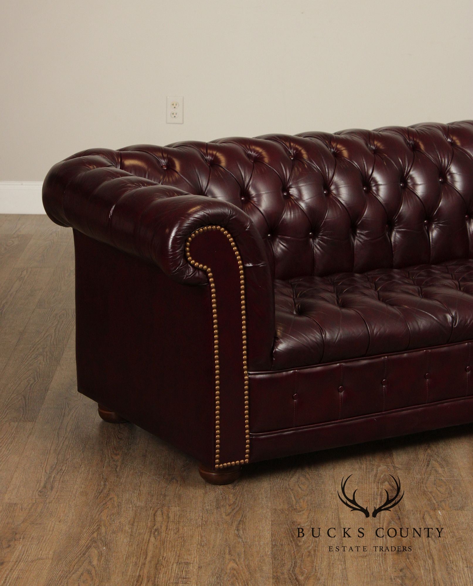 Quality Tufted Leather Vintage Chesterfield Style Sofa