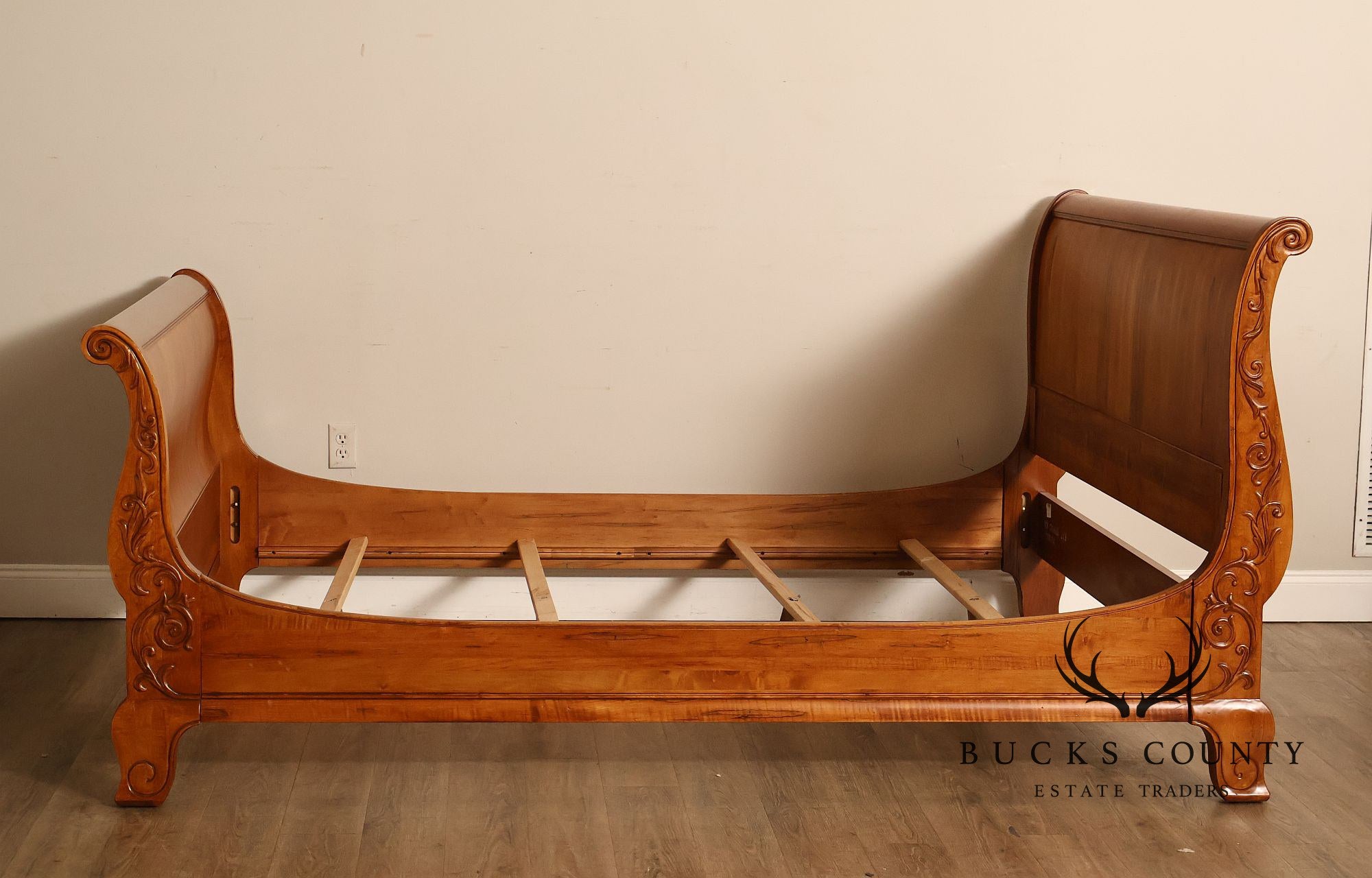 Ethan Allen 'Legacy' French Country Style Queen Sleigh Bedframe