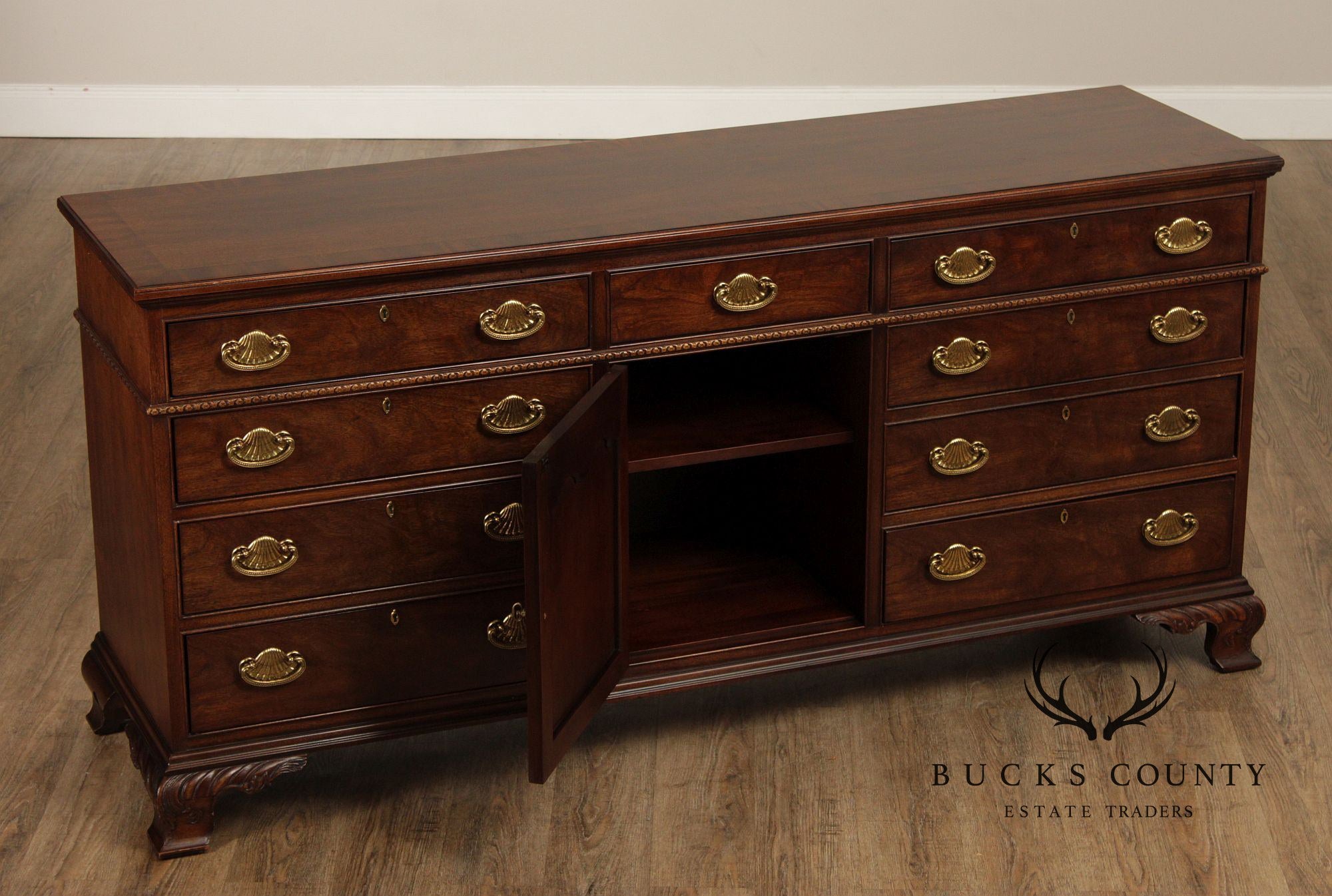 Henredon Georgian Style Mahogany Long Dresser