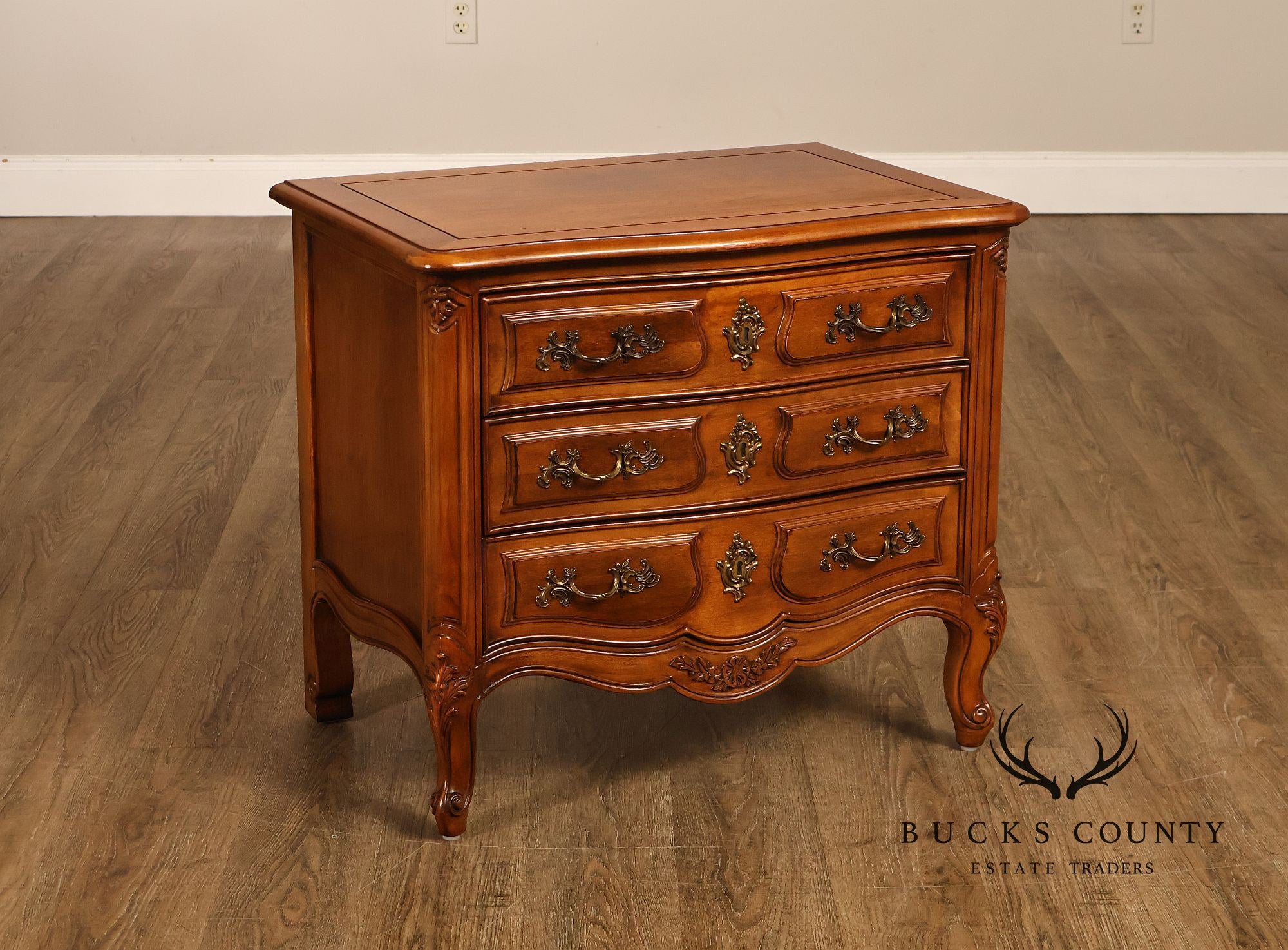 Henredon 'Villandry' French Louis XV Style Walnut Nightstand