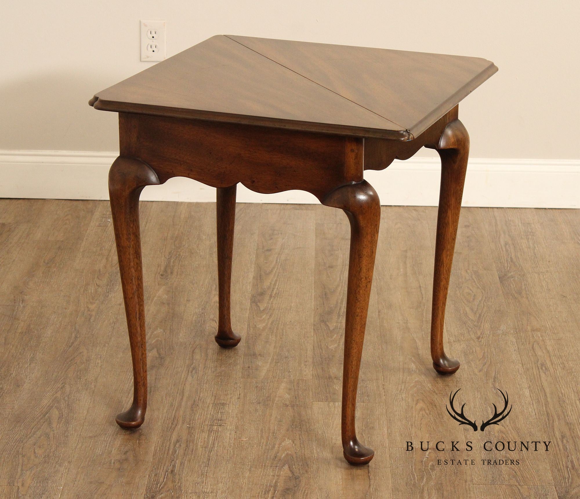 Kittinger Colonial Williamsburg Queen Anne Style Mahogany Handkerchief Table