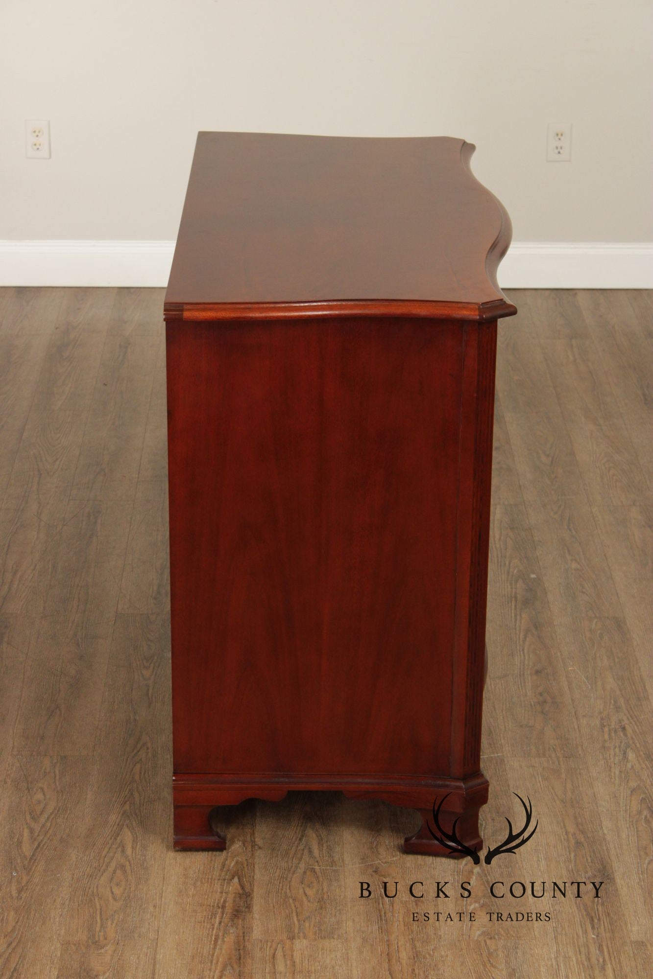 Hickory Chair 'Mount Vernon' Mahogany Serpentine Chest Of Drawers