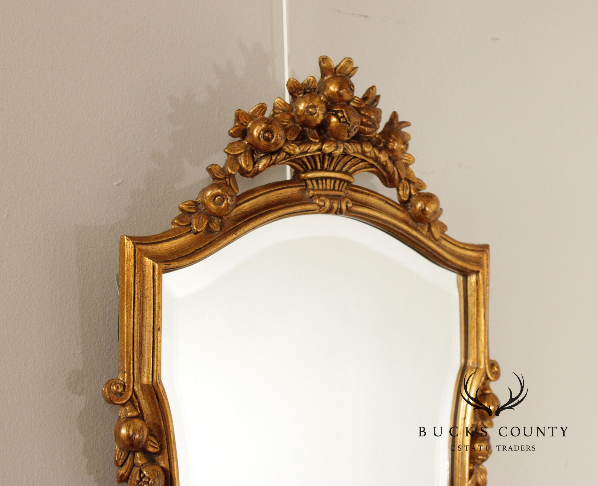 Entrée Italian Style Giltwood Accent Wall Mirror