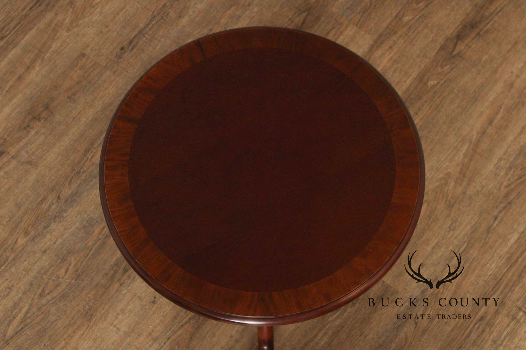 Mahogany Federal Style Round Pedestal Table