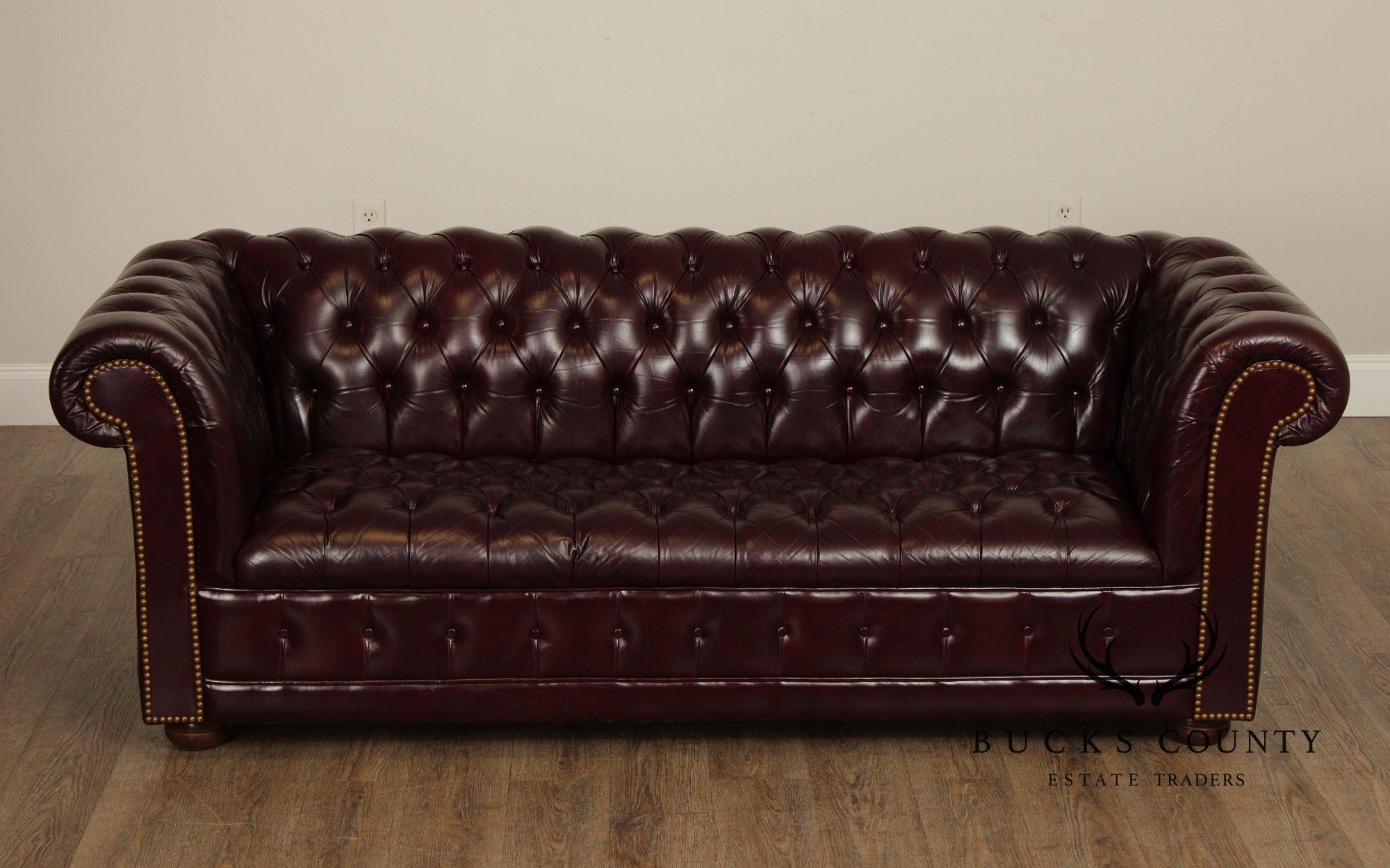 Quality Tufted Leather Vintage Chesterfield Style Sofa