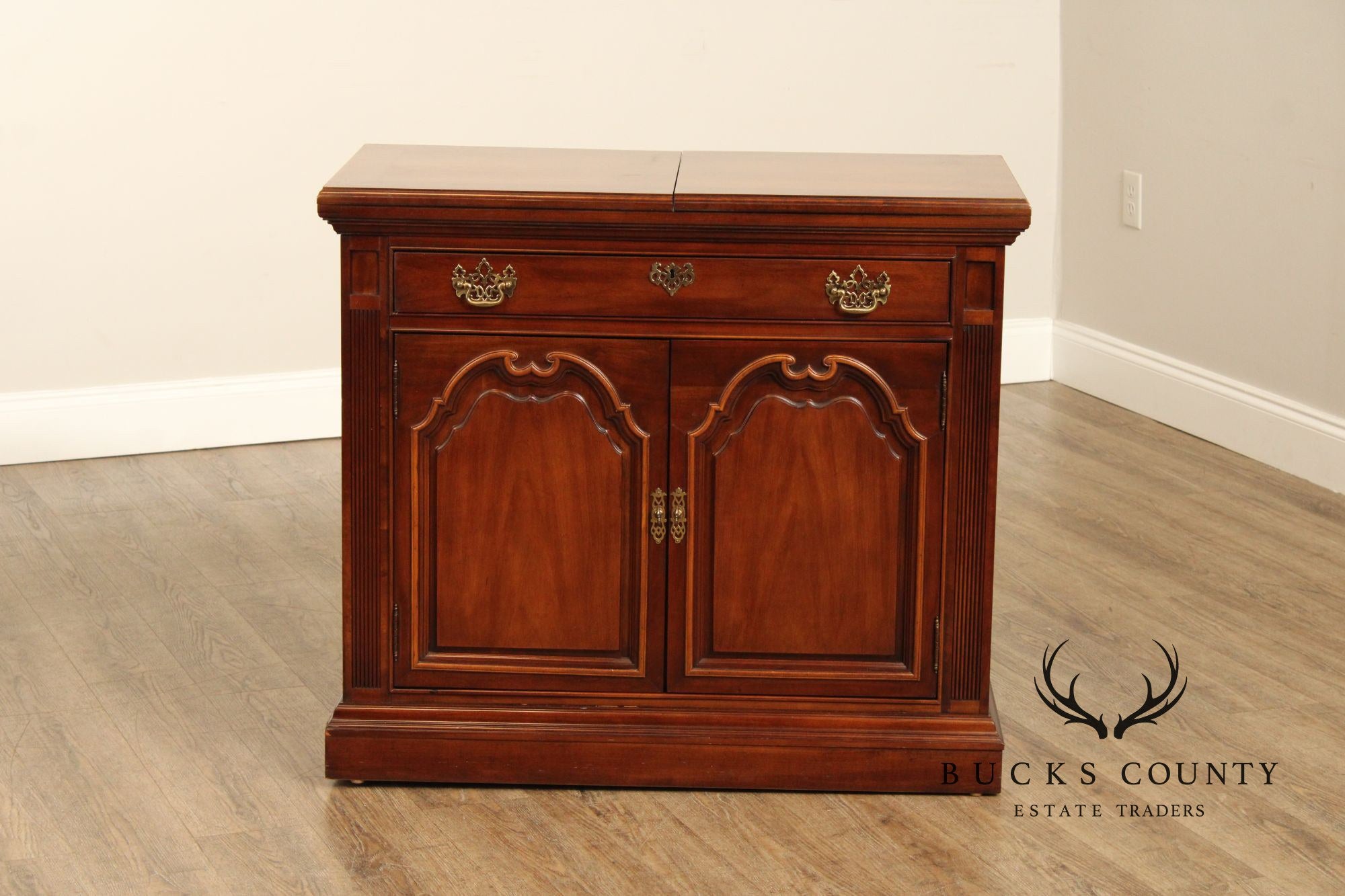 Thomasville Georgian Style Cherry Flip Top Server