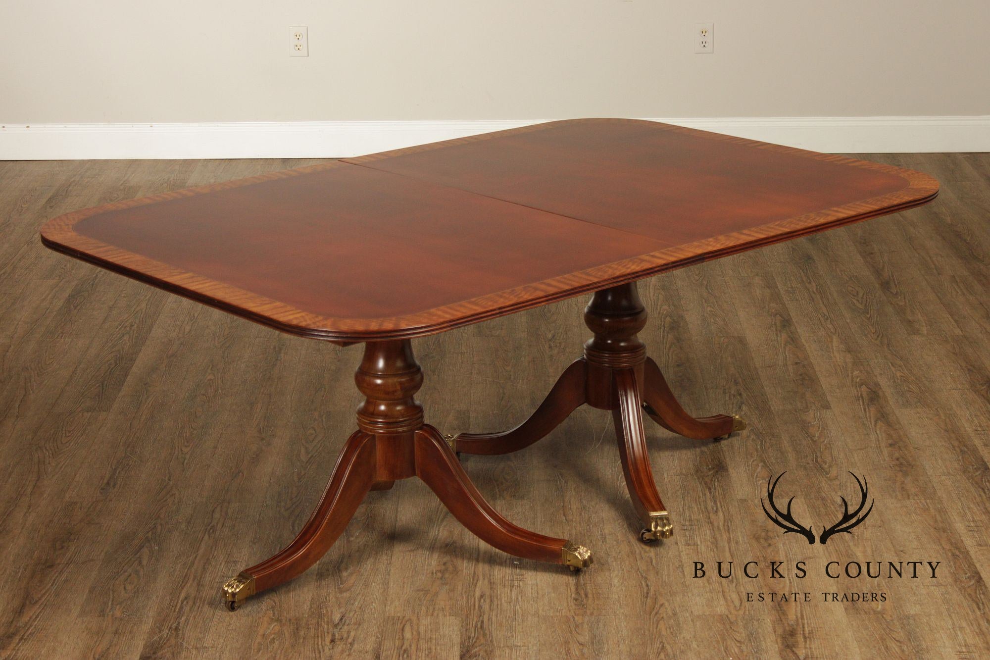 Henredon Georgian Style Double Pedestal Banded Mahogany Dining Table