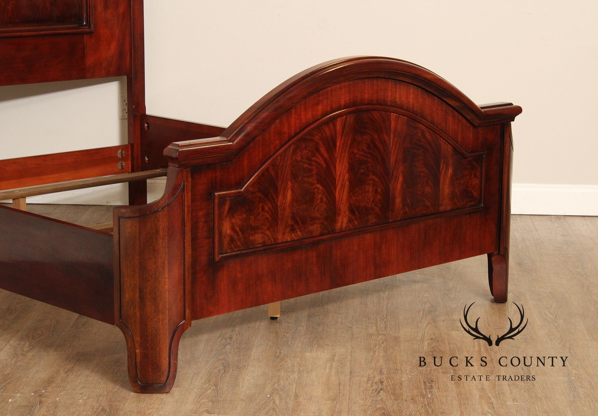 Henredon 'Carlyle' Mahogany Queen Bed