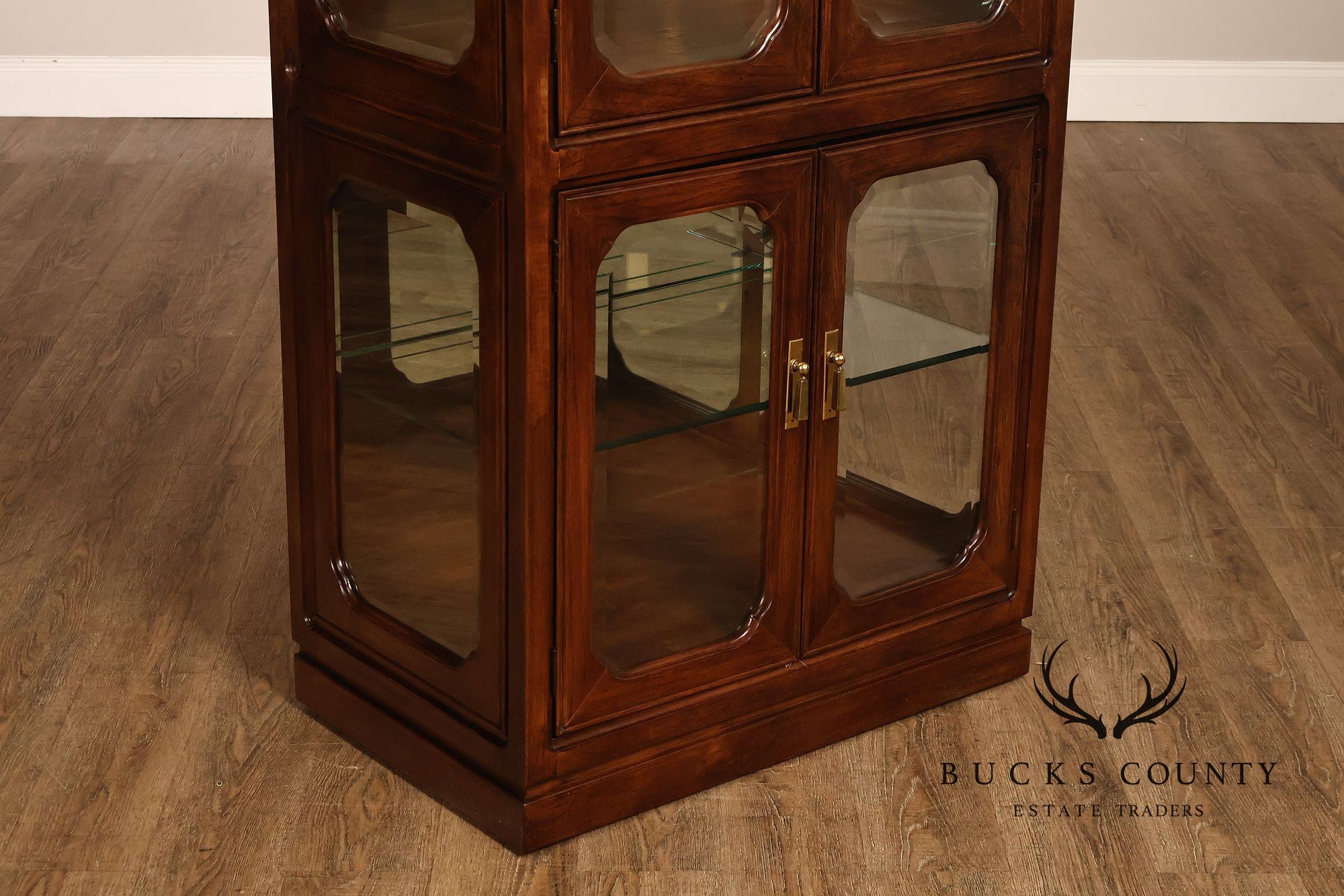 Thomasville Traditional Style Pair Lighted Curio Display Cabinets