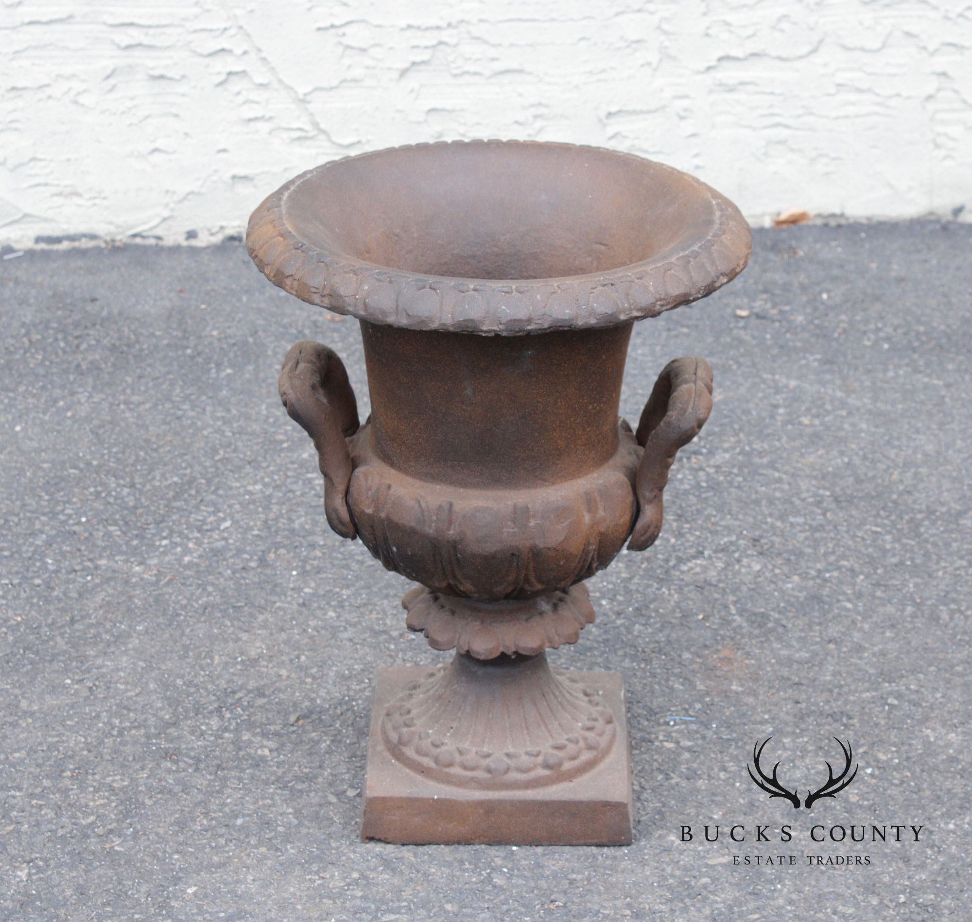 Classical Style Vintage Cast Iron Outdoor Garden Urn Planter