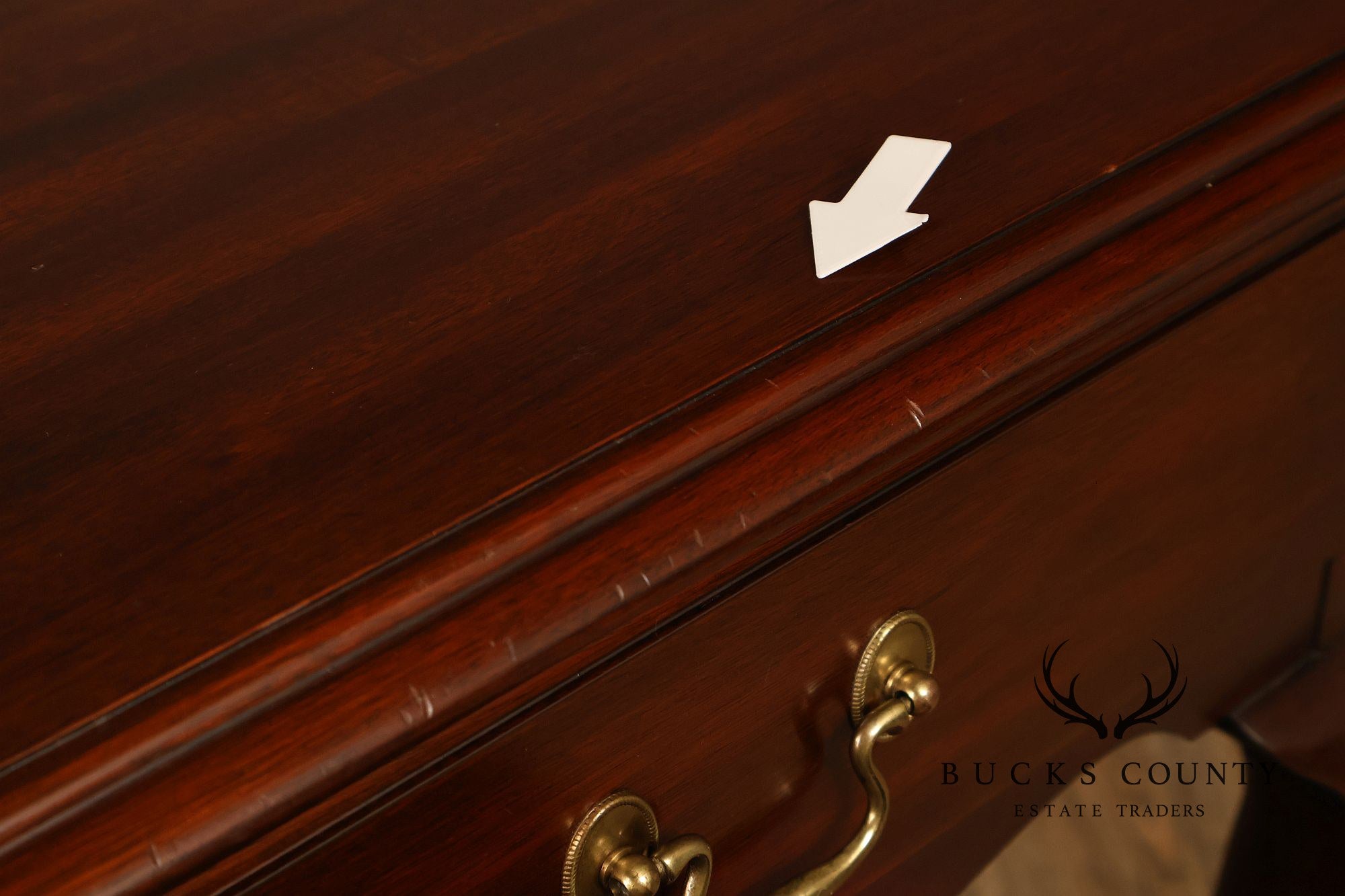 Henkel Harris Virginia Galleries Queen Anne Style Pair Of Mahogany One Drawer Nightstands