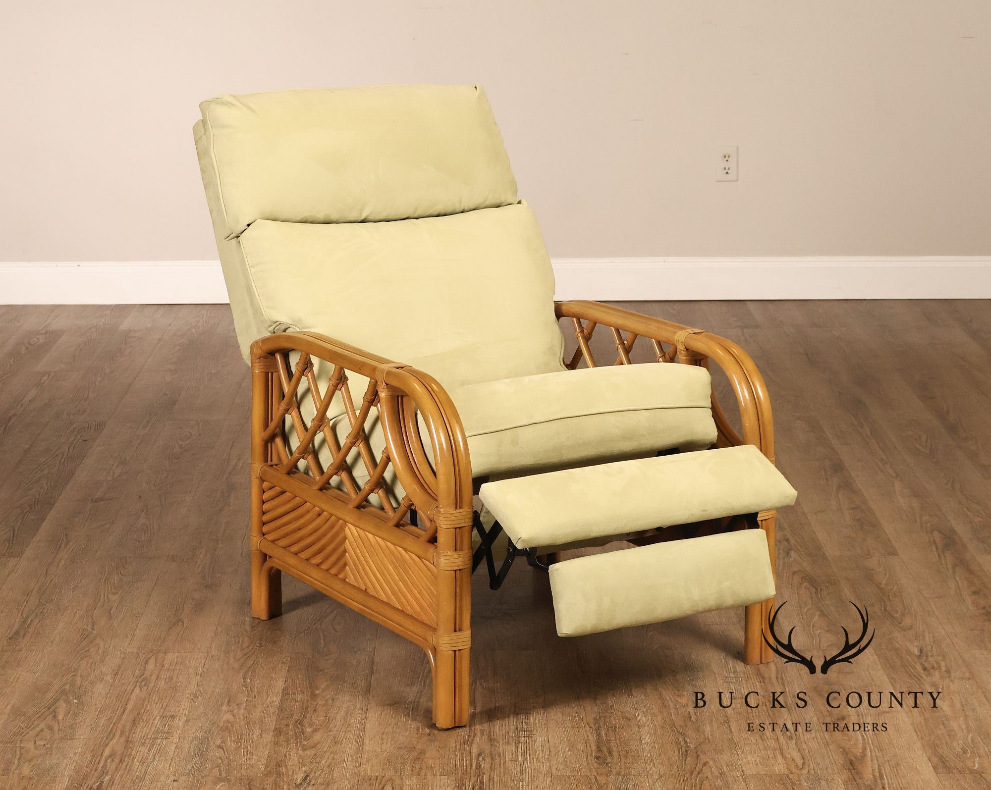 TradeWinds Rattan Reclining Lounge Chair