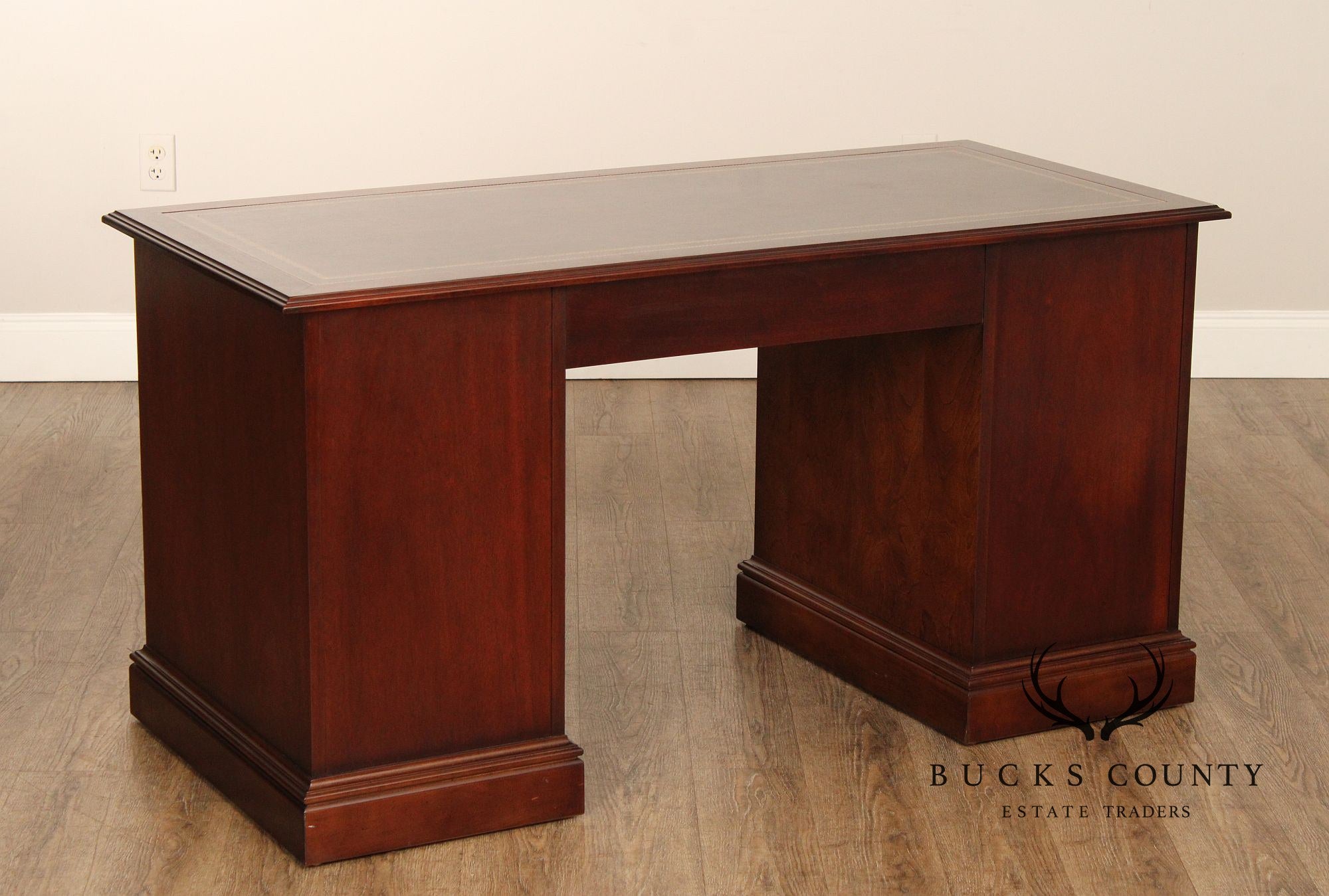 Sligh Chippendale Style Leather Top Cherry Writing Desk