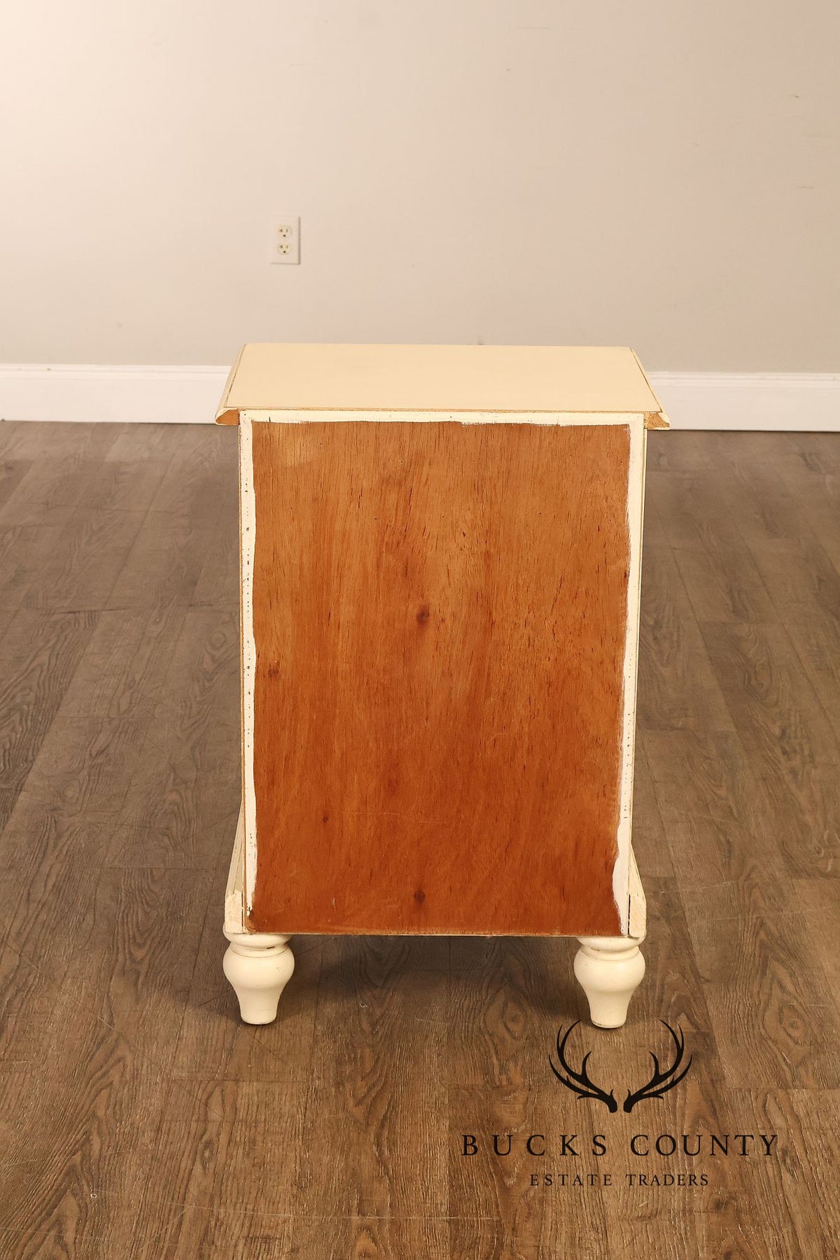 Coastal Style Pair of Painted Bedside Cabinets