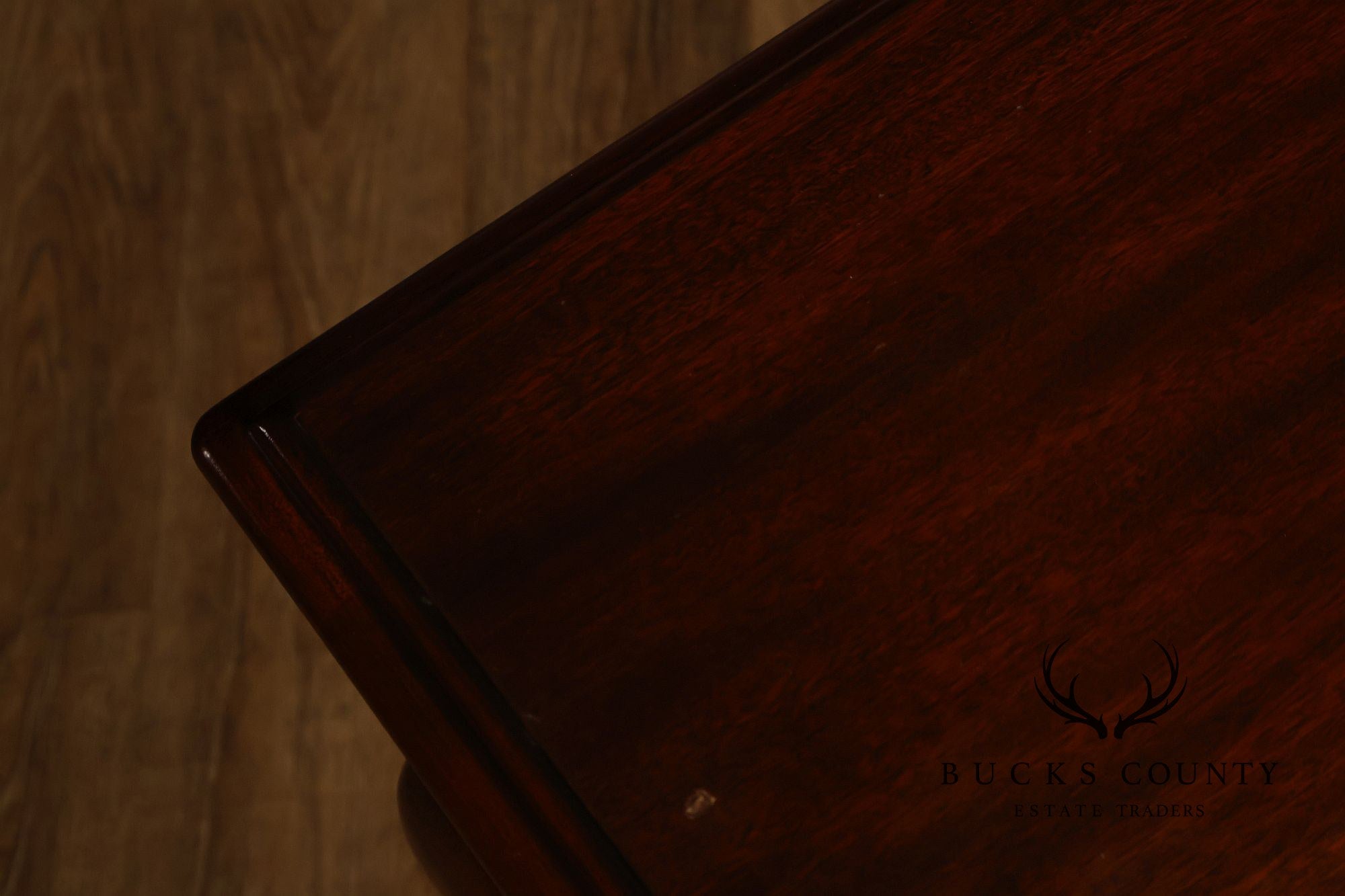 Henkel Harris Virginia Galleries Queen Anne Style Pair Of Mahogany One Drawer Nightstands