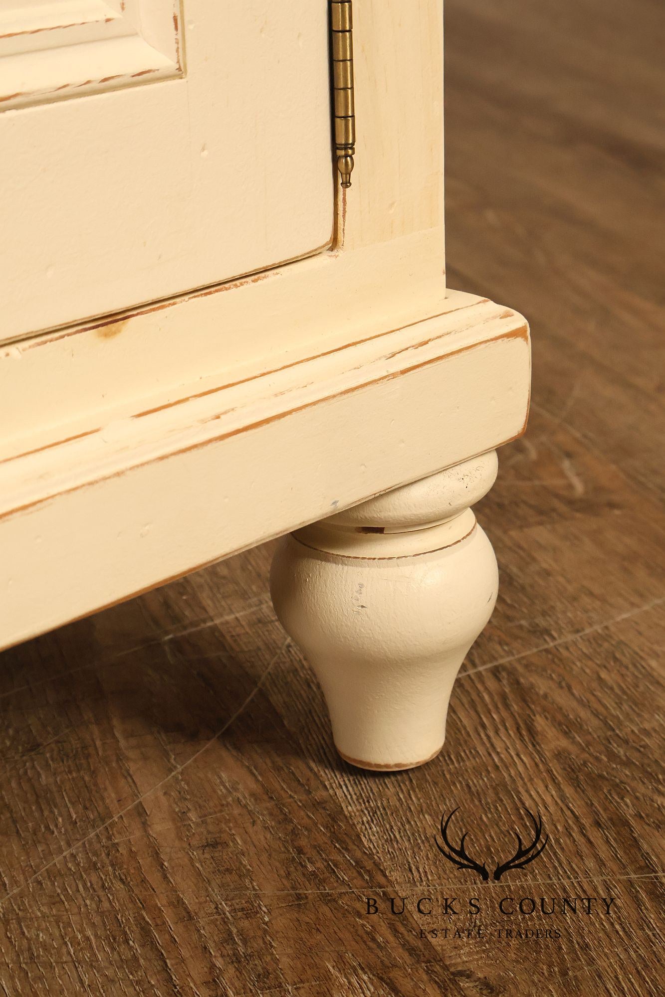 Coastal Style Pair of Painted Bedside Cabinets