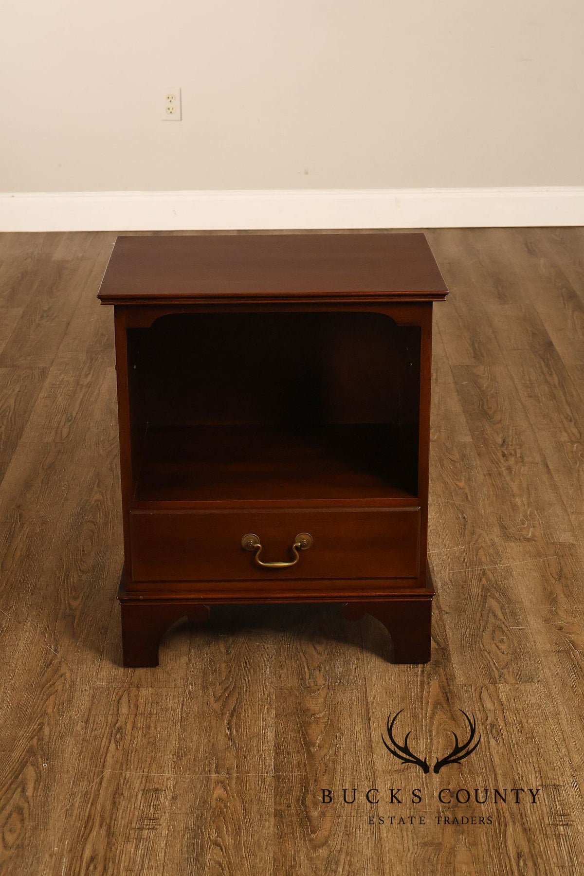 Pair Of Kittinger Old Dominion Mahogany Open Nightstands