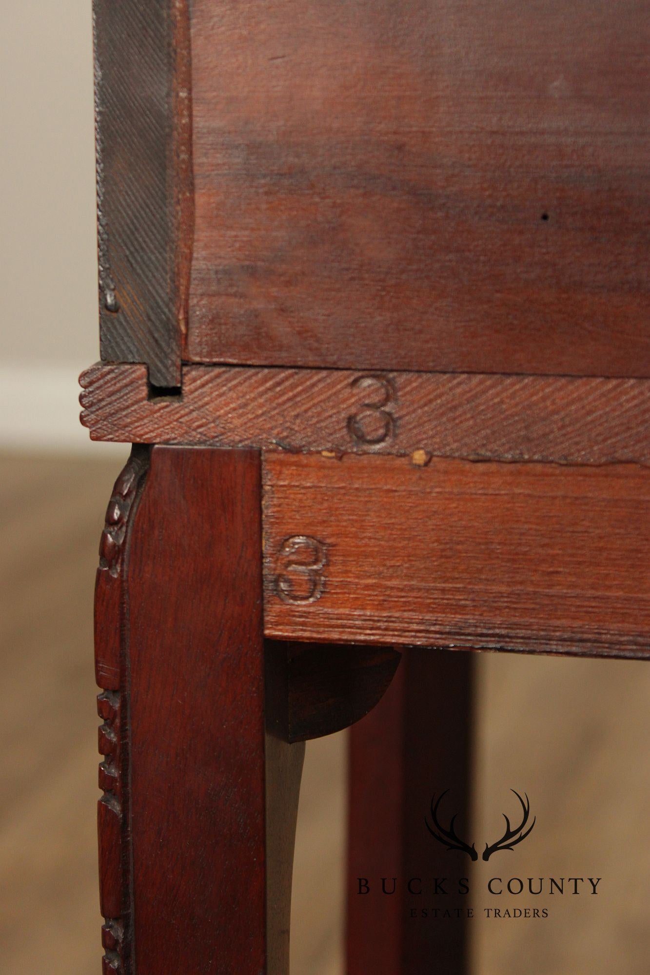 Weiman Heirloom Quality Chinese Chippendale Style Mahogany Vitrine Display Cabinet