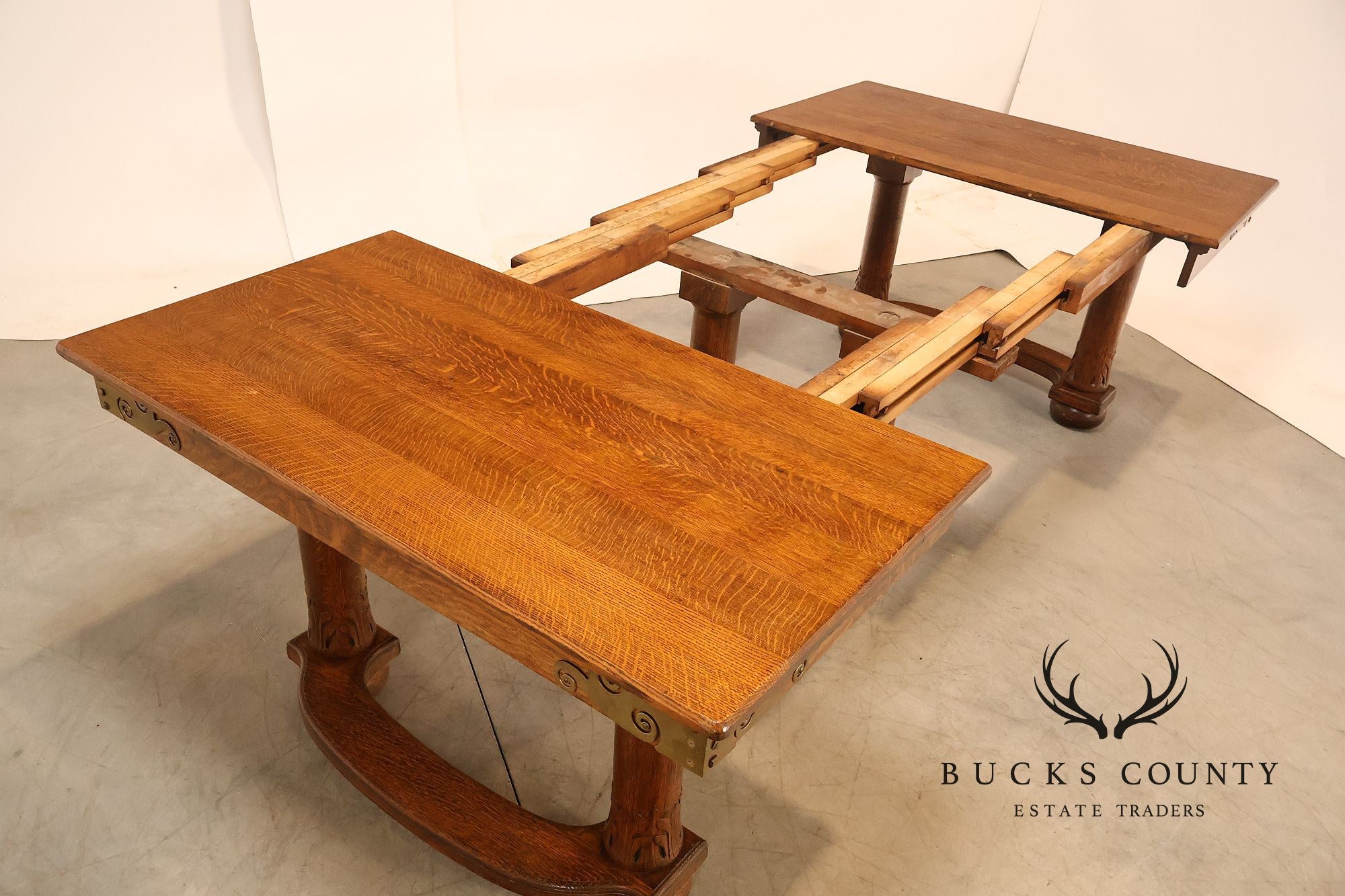 Antique Victorian Oak Expandable Dining Table