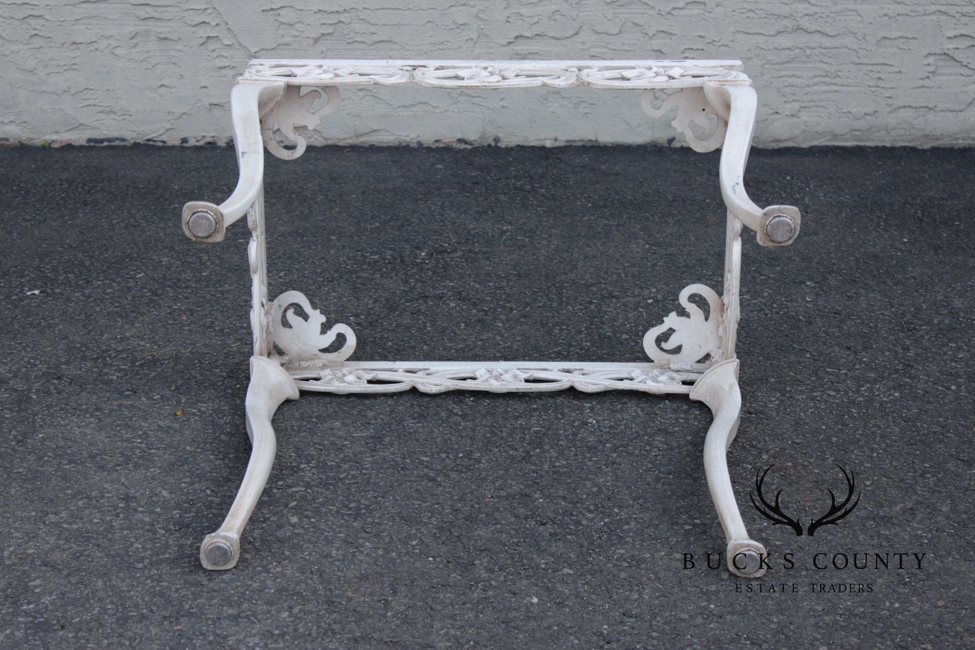 Brown Jordan Cast Aluminum 'Day Lily' Outdoor Patio Side Table