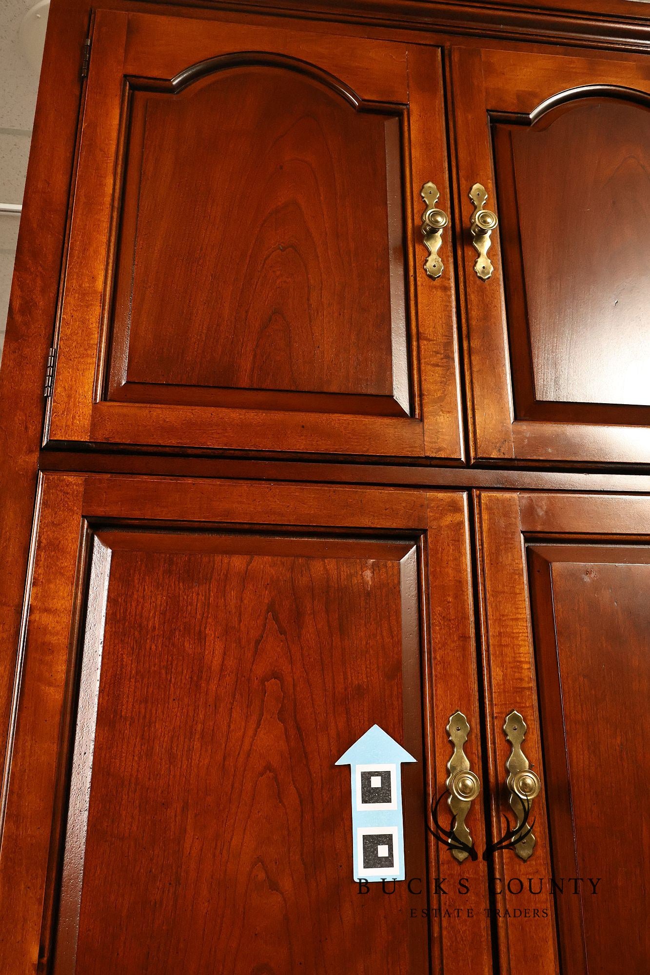 Thomasville Traditional Cherry Finish Entertainment Armoire Media Cabinet
