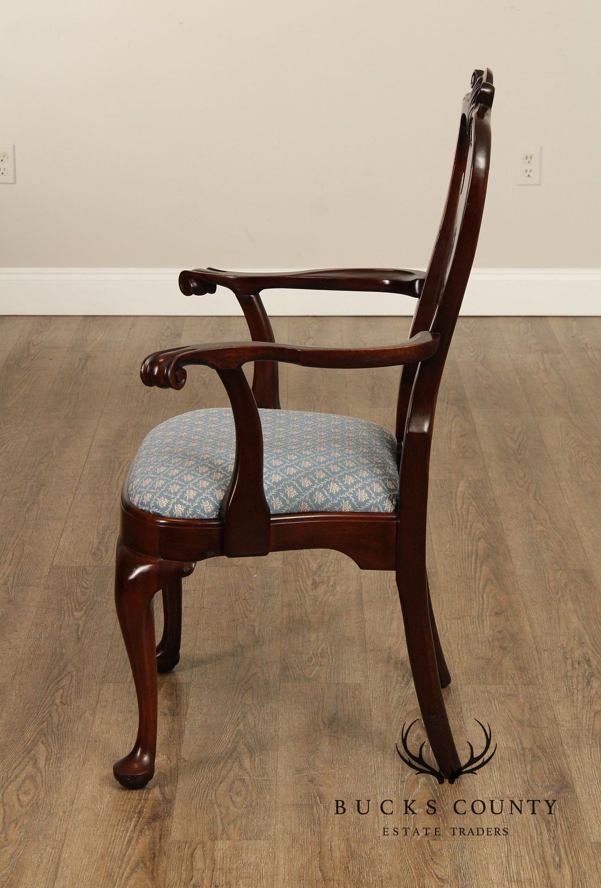 Stickley Queen Anne Style Set of Eight Mahogany Dining Chairs