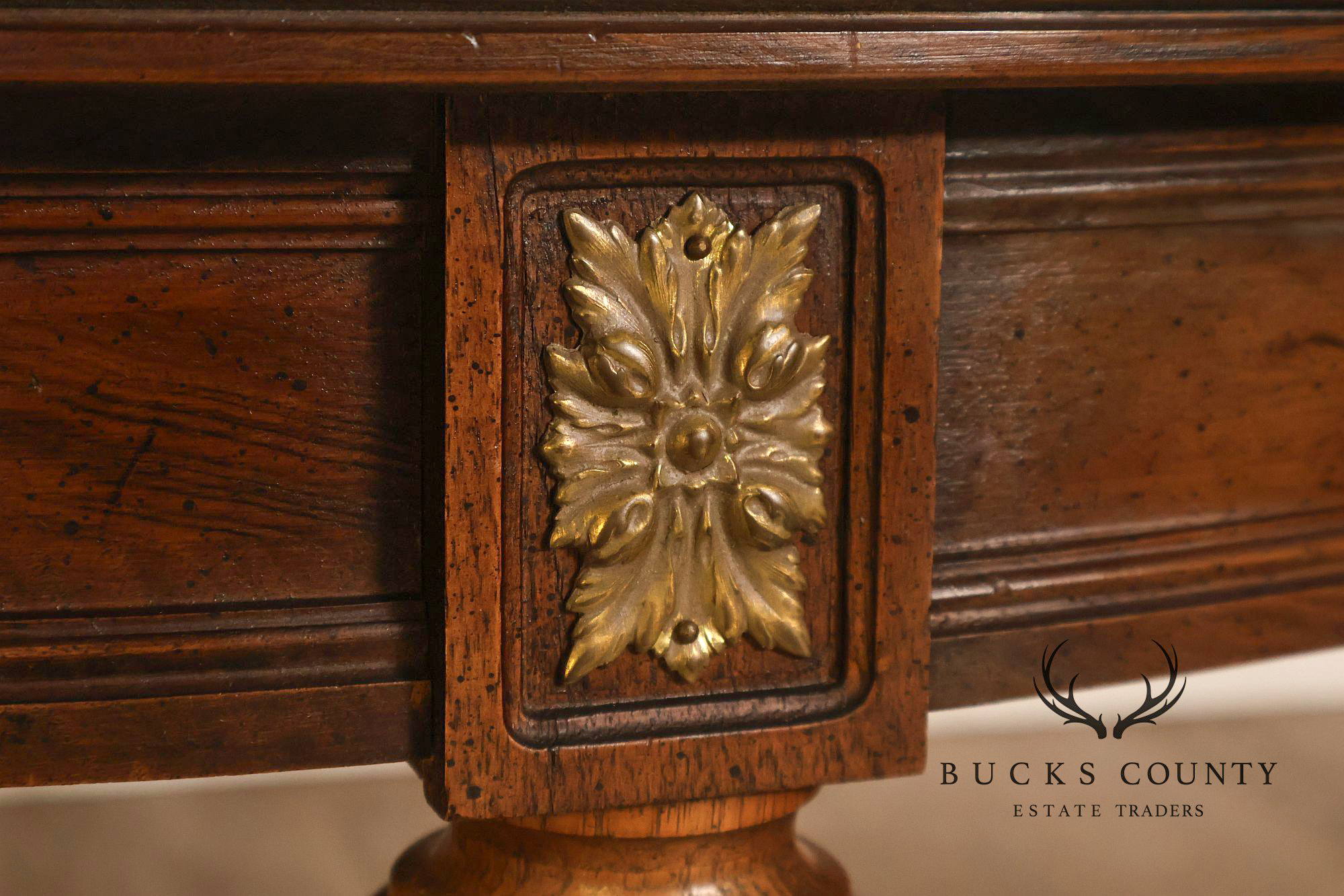 Henredon Vintage French Louis XVI Style Extendable Oval Walnut Dining Table