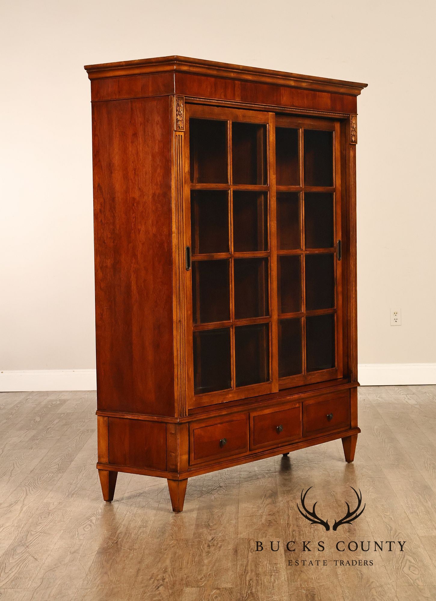 Ethan Allen 'Townhouse' Sliding Door Bookcase