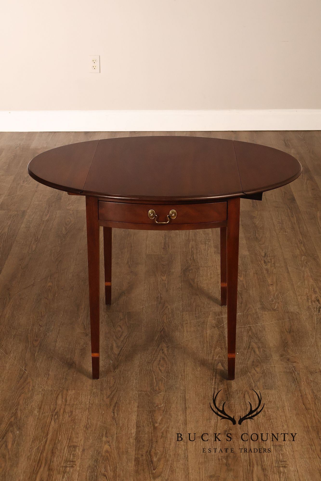 Henkel-Harris Hepplewhite Style Pair Of Mahogany Pembroke Drop Leaf Side Tables