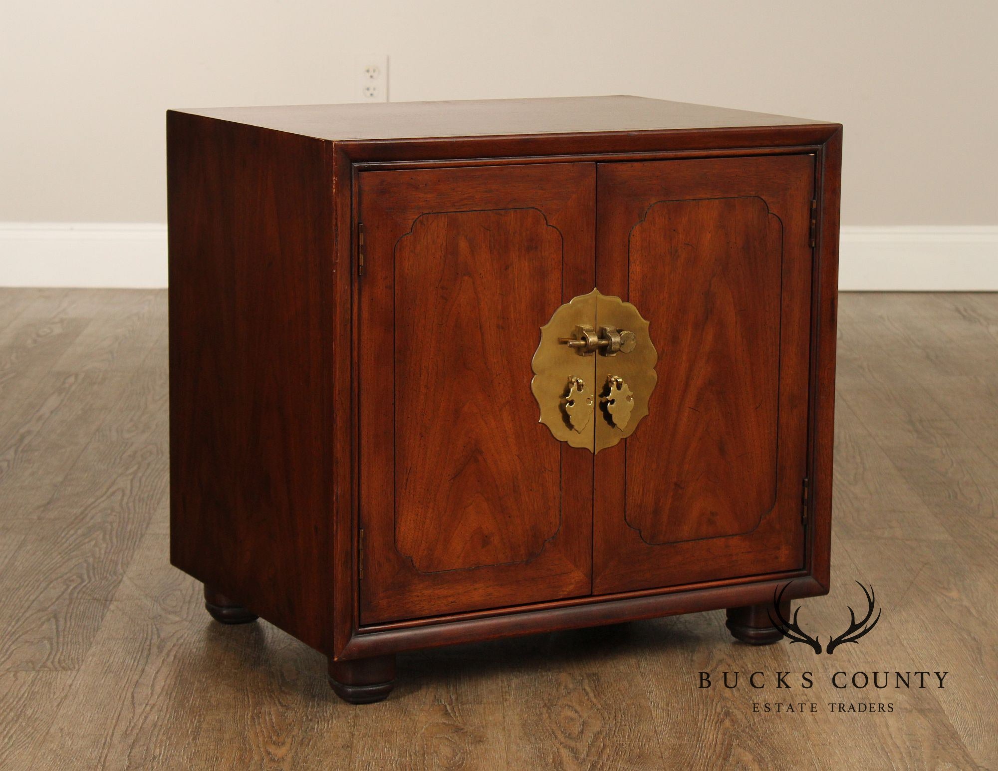 Henredon Vintage Asian Influenced Mahogany Cabinet Nightstand