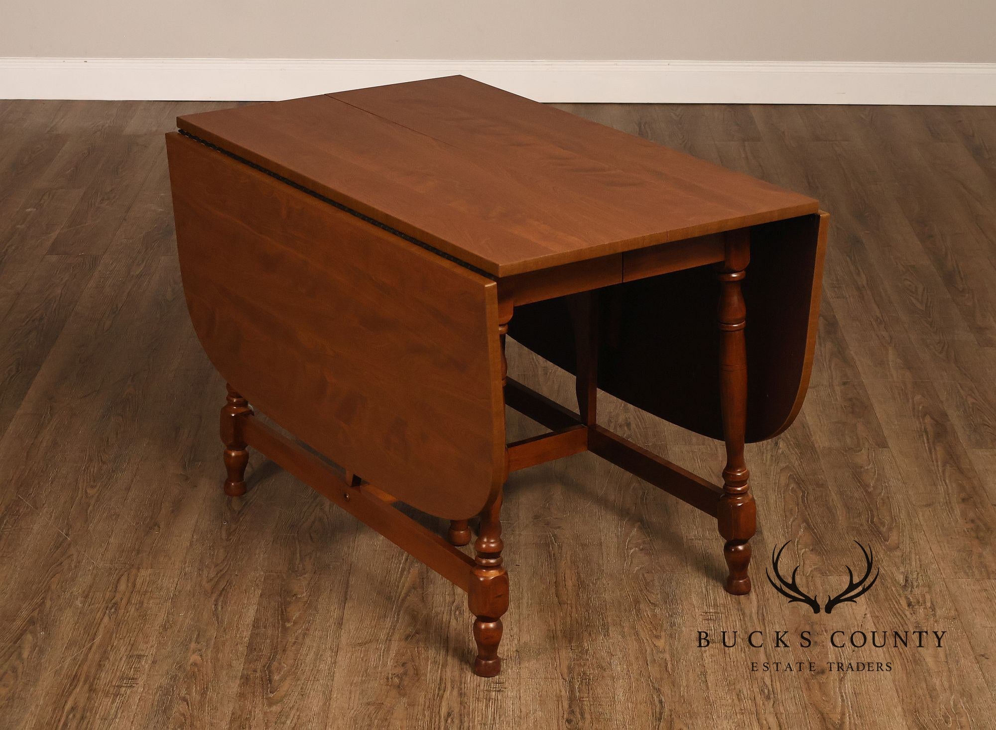 Traditional Maple Expandable Drop Leaf Gateleg Dining Table