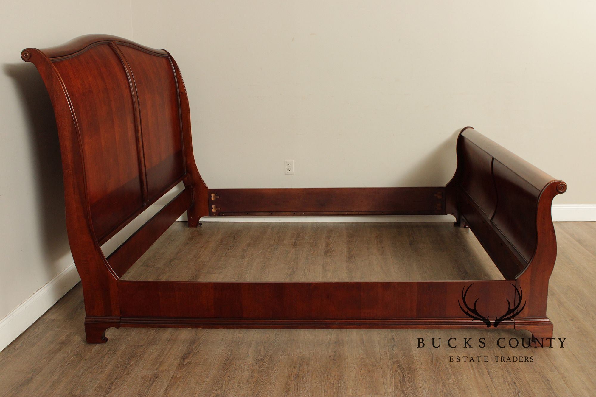 Traditional Style Cherry King Sleigh Bed