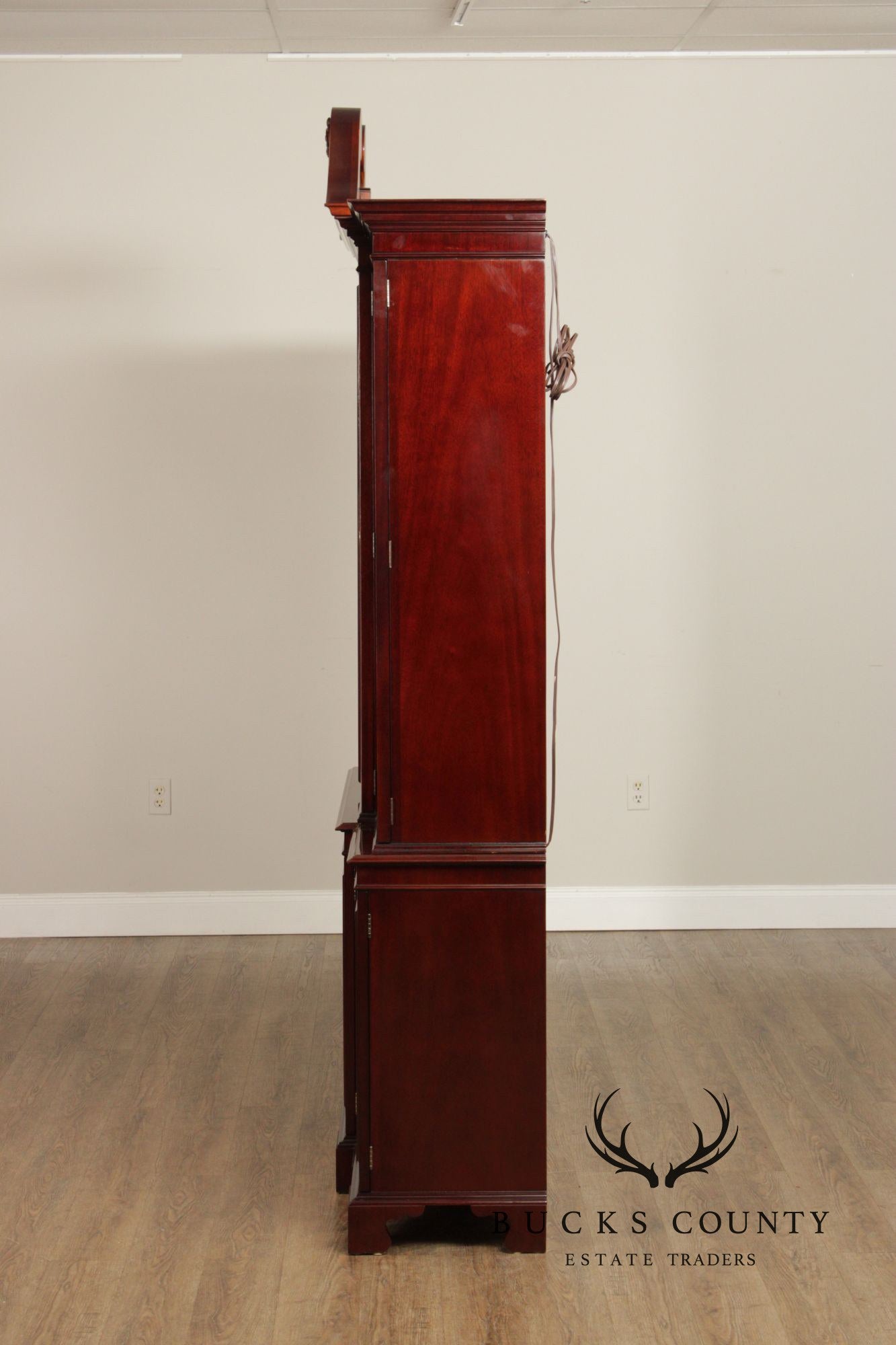 Kindel Georgian Style Mahogany China Cabinet