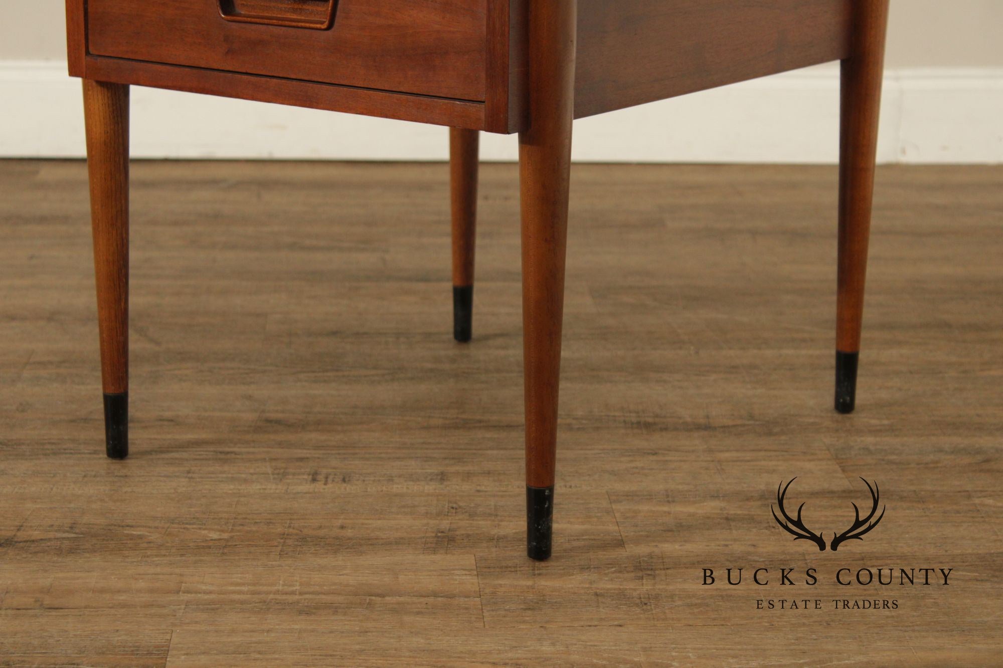 Lane Acclaim Mid Century Modern Pair Of Walnut End Tables