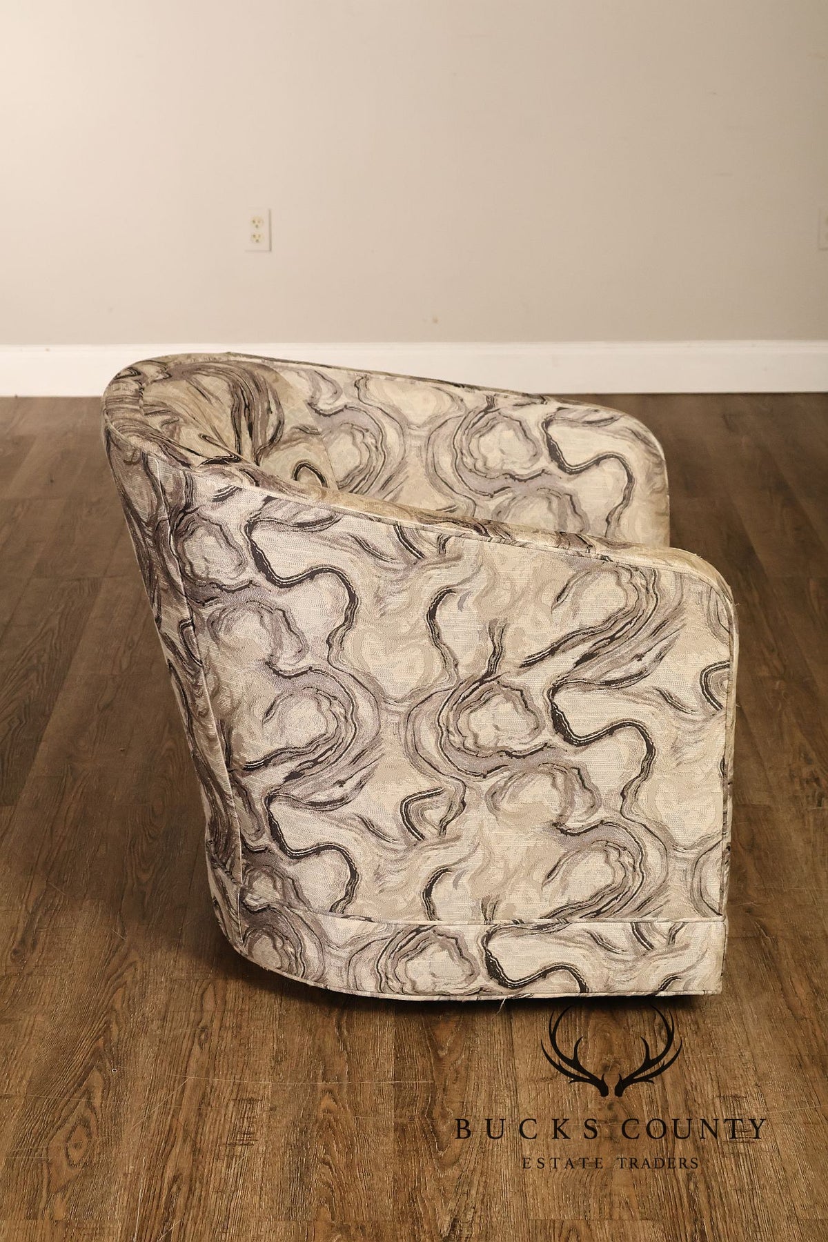 Thomasville Pair of Swivel Club Chairs