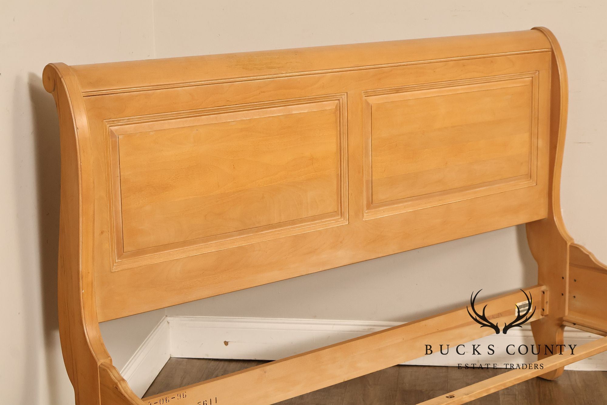 Ethan Allen 'Country French' Queen Sleigh Bed