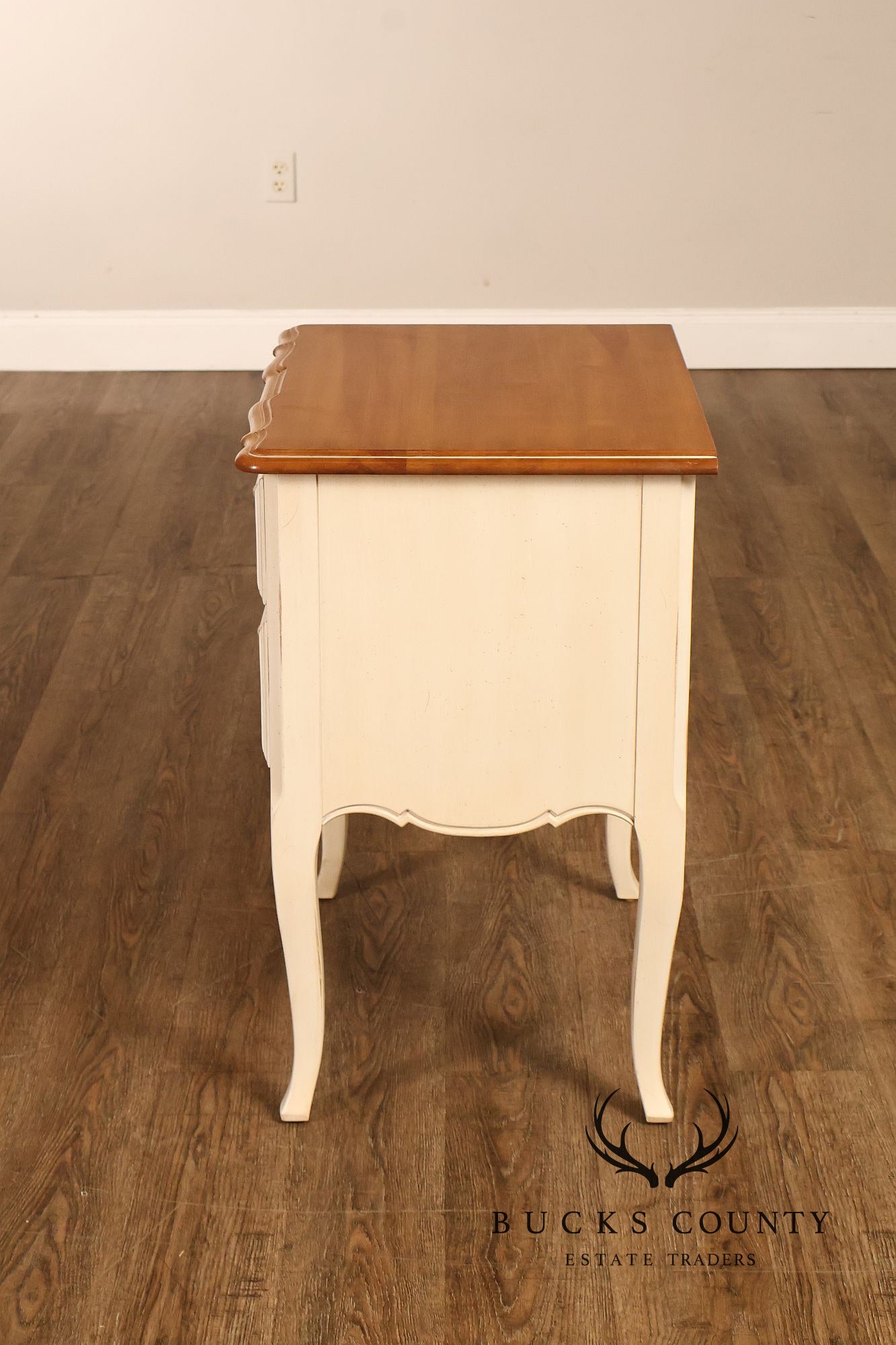 Ethan Allen French Country Style Pair of Painted Nightstands