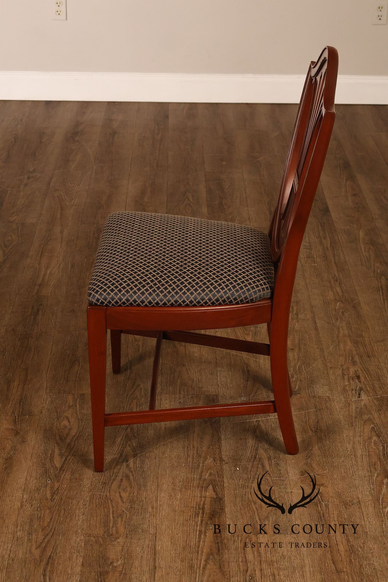 Hepplewhite Style Vintage 1940's Set of 6 Mahogany Shield Back Dining Chairs