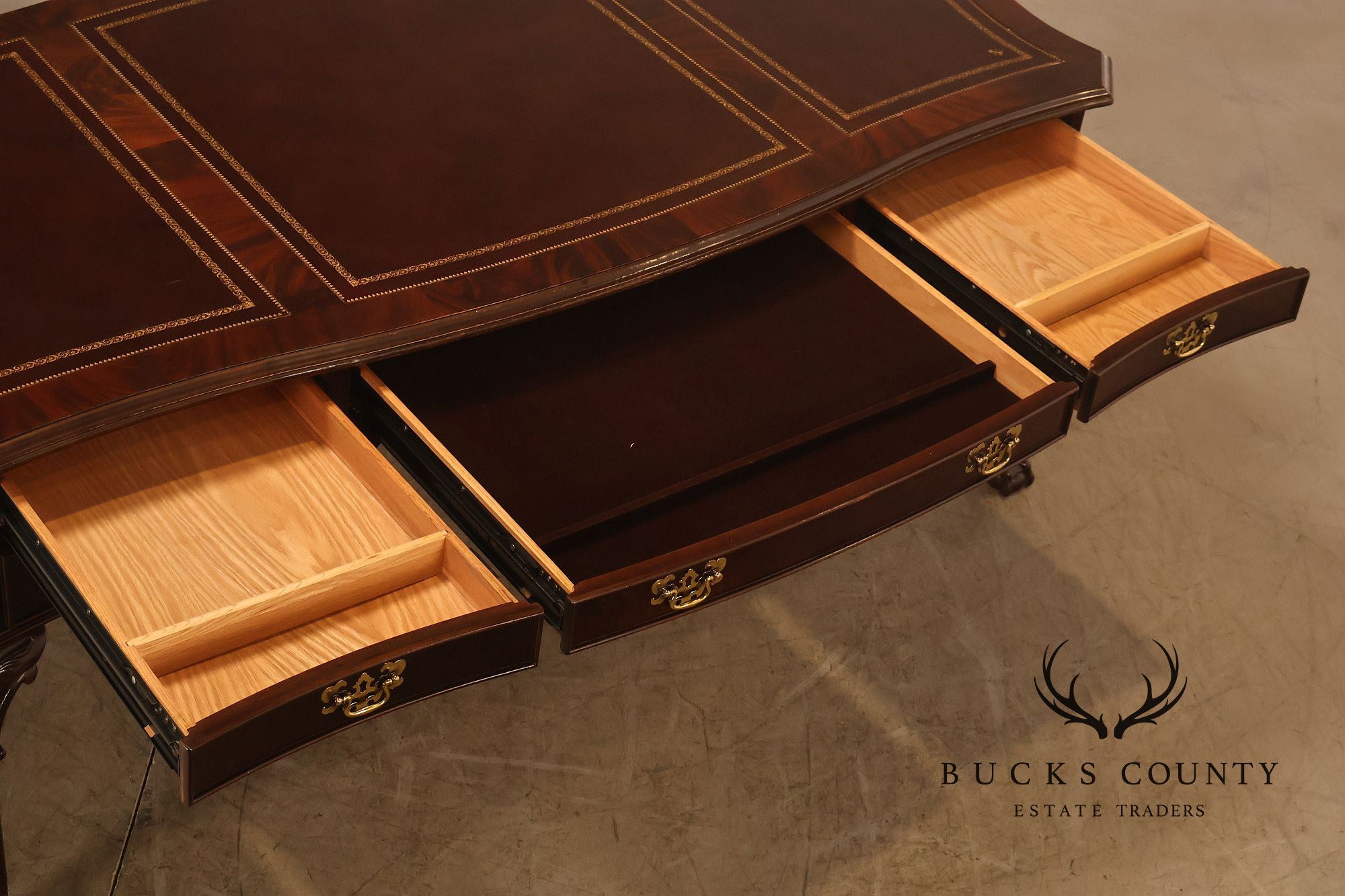 Sligh Georgian Style Vintage Mahogany Leather Top Executive Desk
