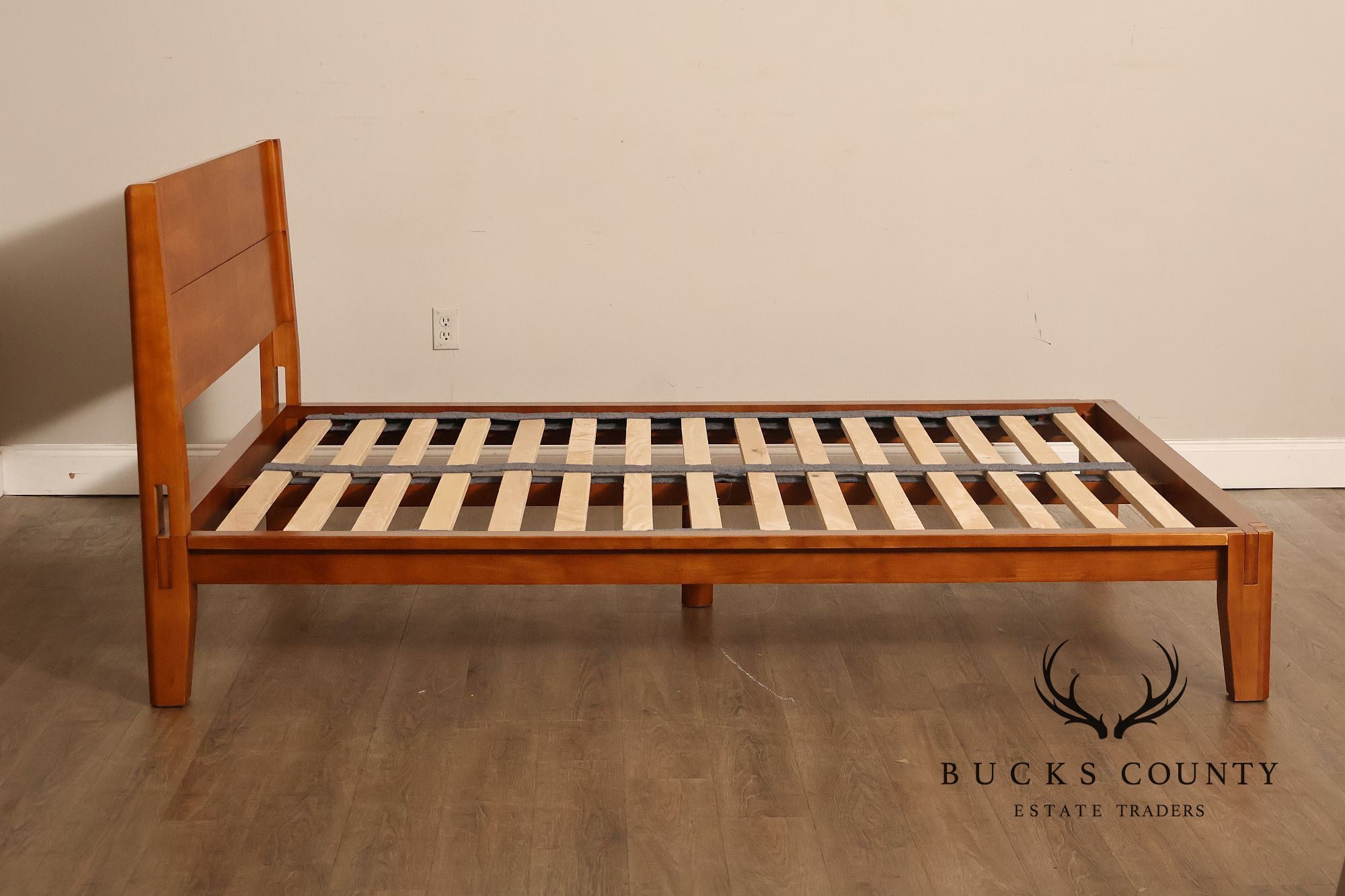 Thuma 'Classic' Queen Bed frame