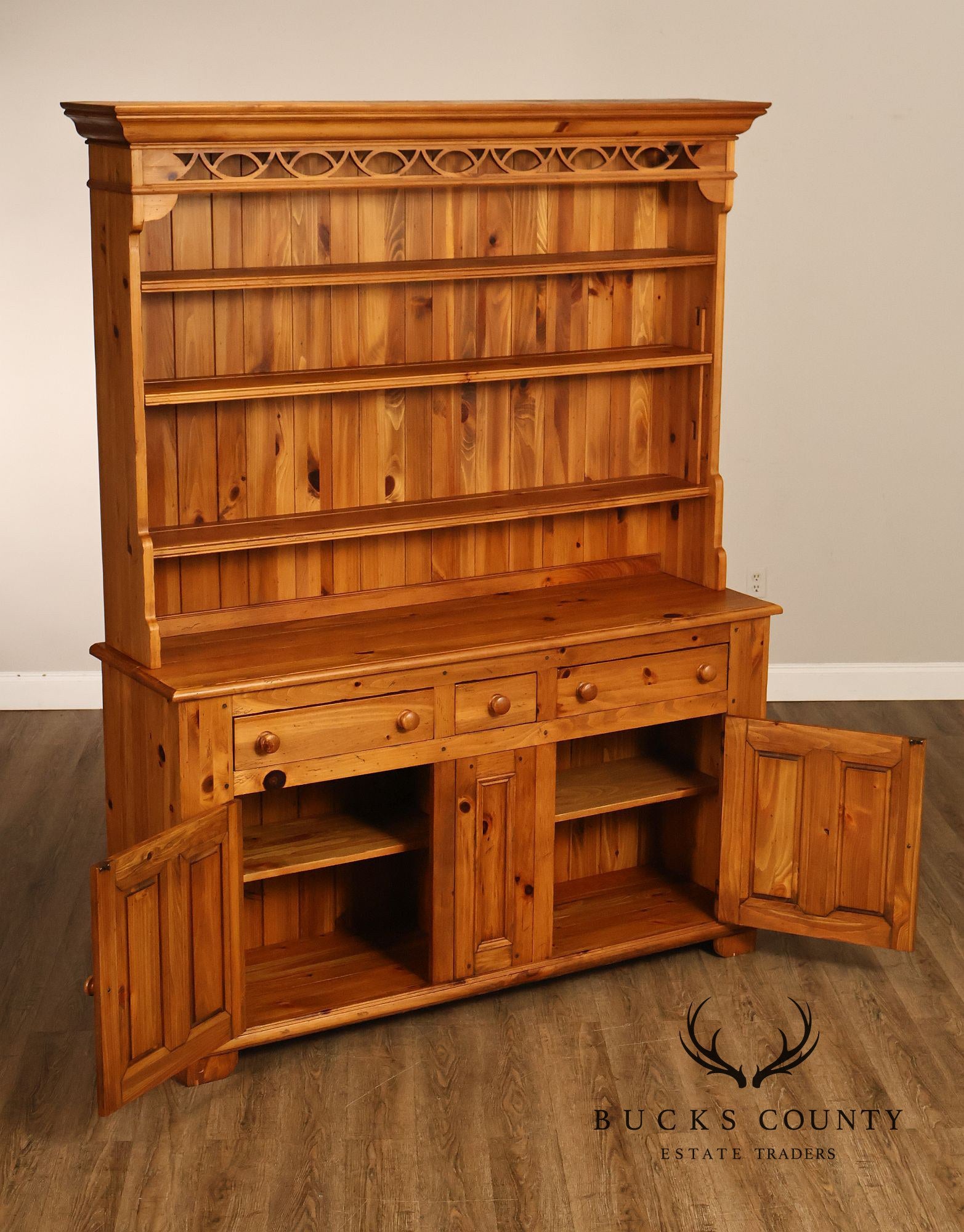 Ethan Allen Country Crossings Pine Set Back Hutch