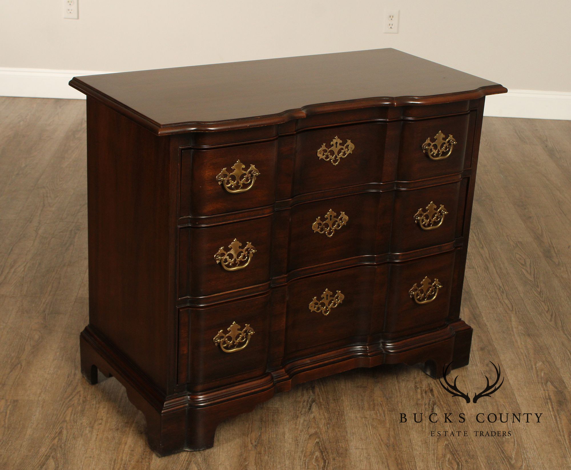 Drexel '18th Century Classics' Mahogany Blockfront Chest