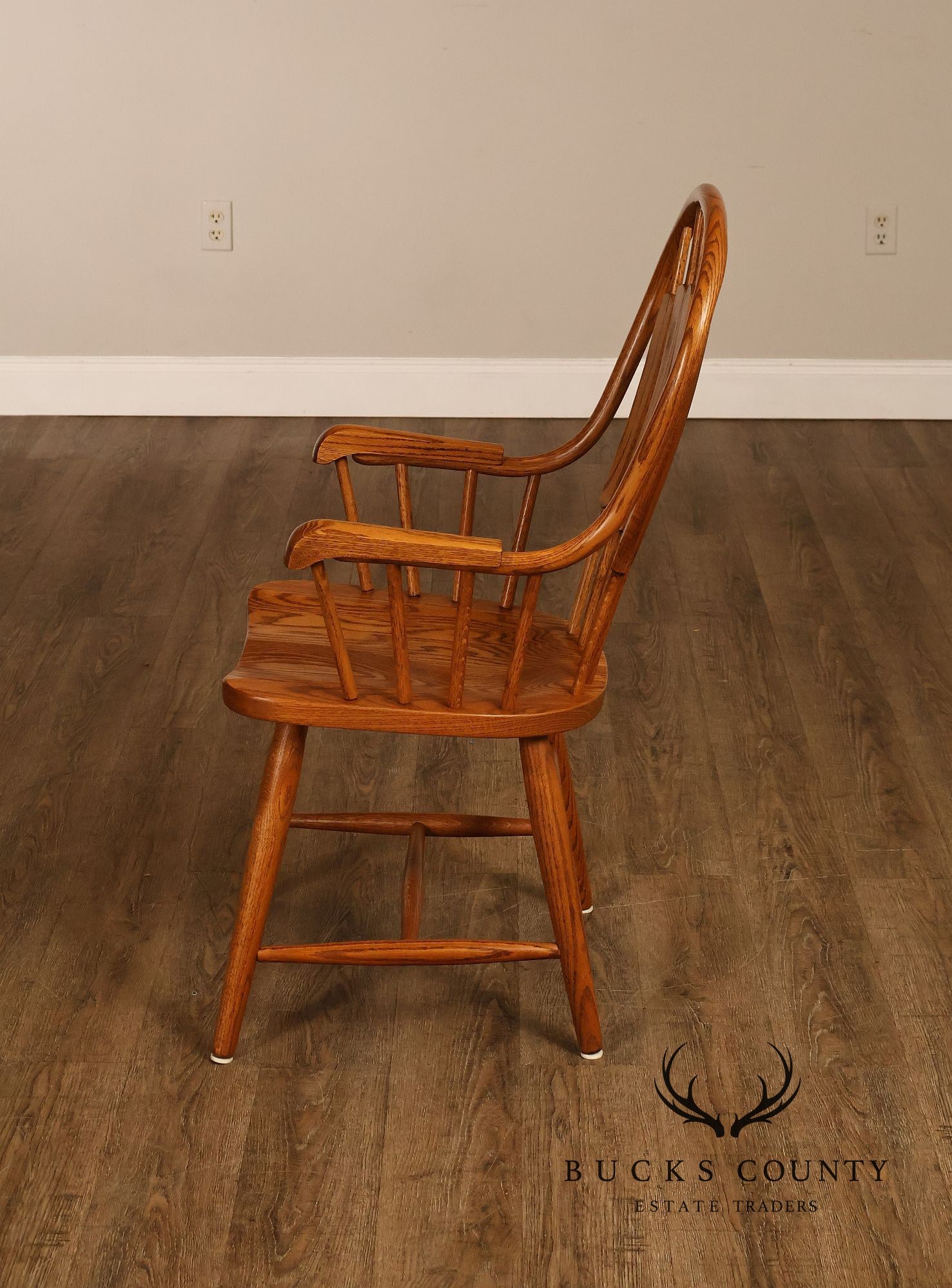 Richardson Brothers Colonial Windsor Style Set Of Seven Oak Dining Chairs