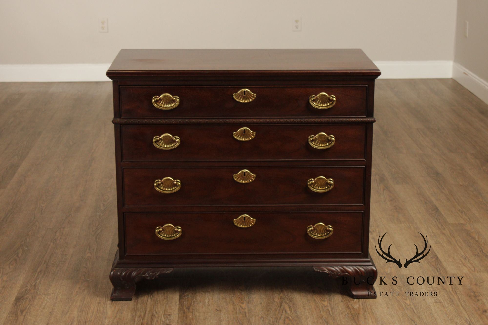 Henredon Georgian Style Mahogany Chest Of Drawers
