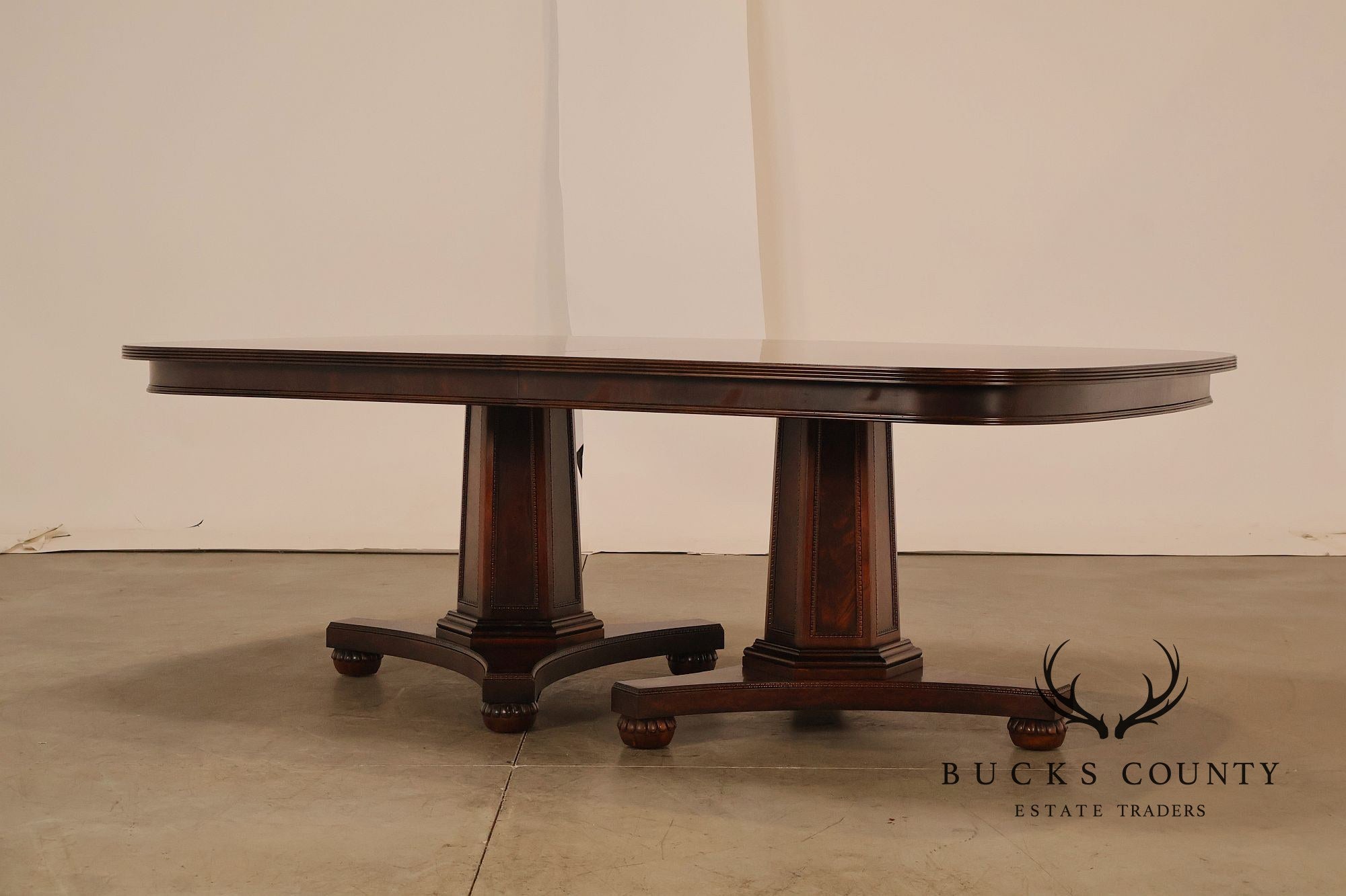 Henredon Historic Natchez Collection Mahogany Extendable Dining Table